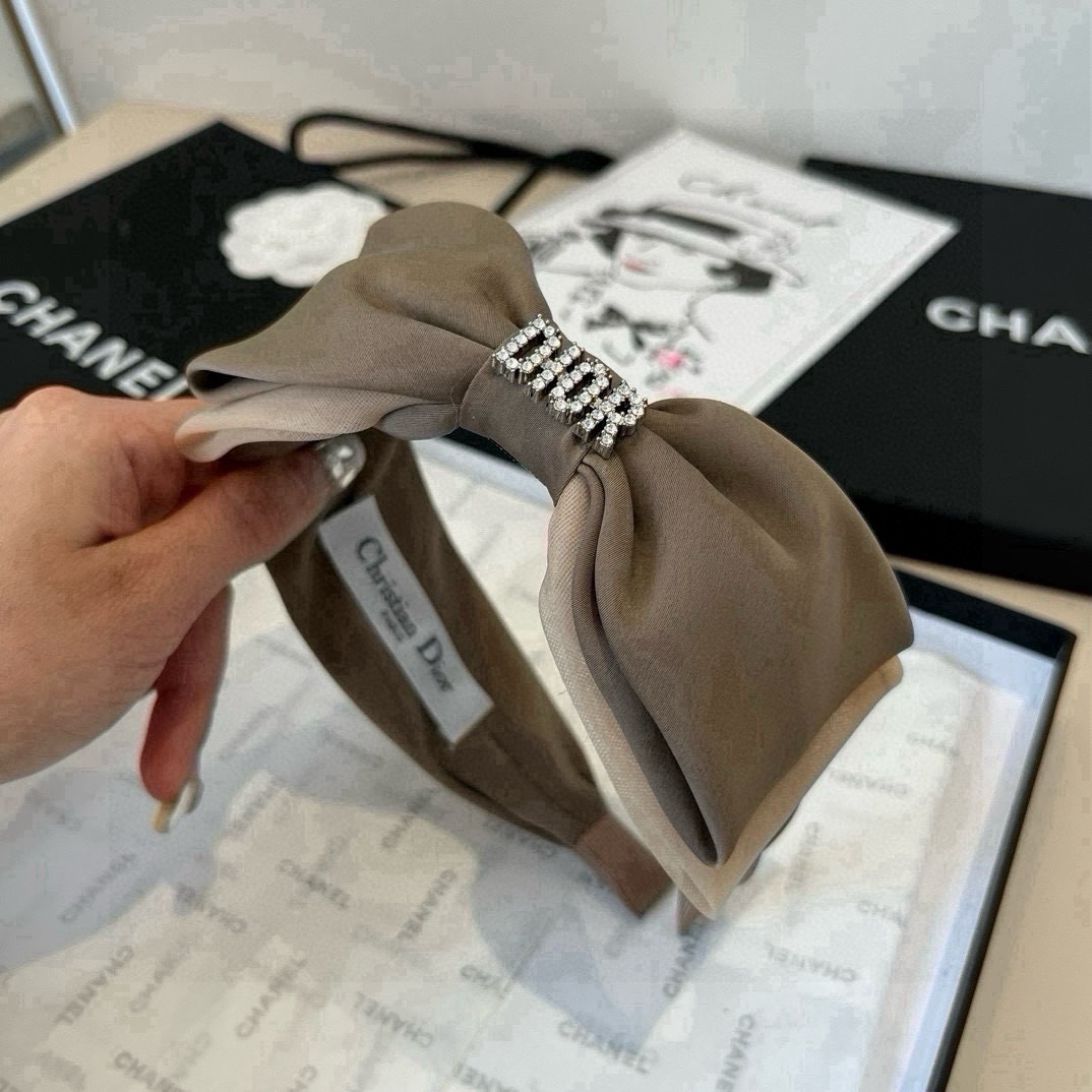 🆕

Dior迪奥新款蝴蝶结发箍
