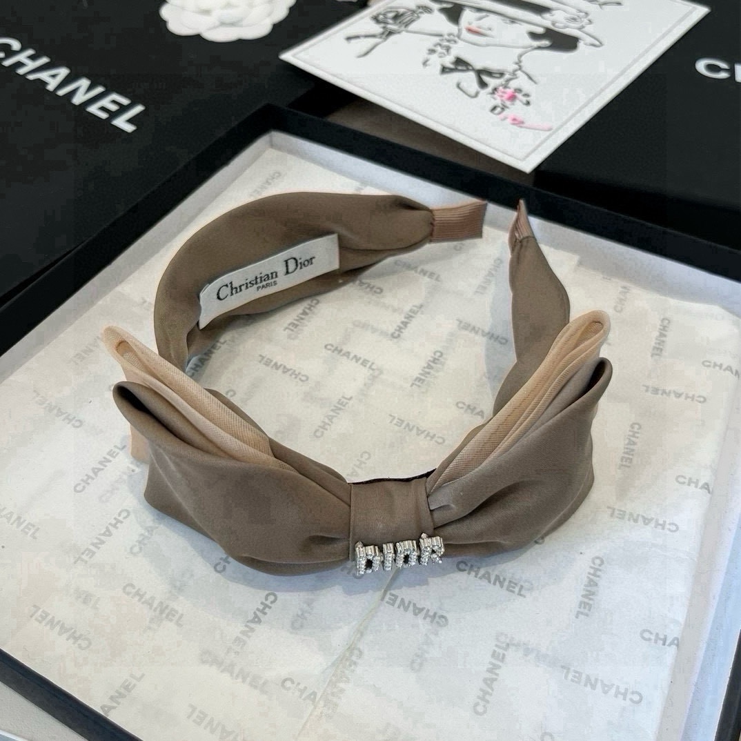 🆕

Dior迪奥新款蝴蝶结发箍