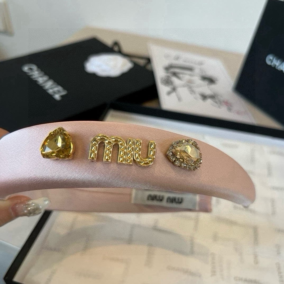 🆕

miumiu缪缪发箍