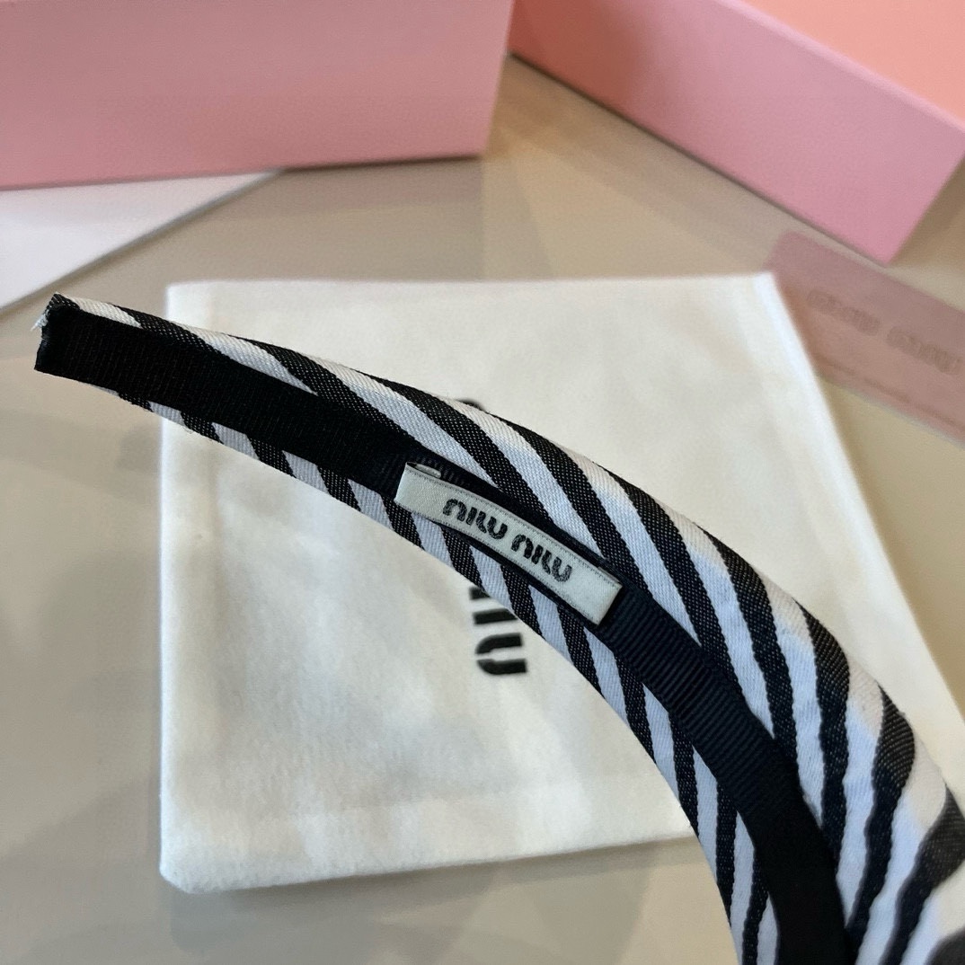 🆕

miumiu缪缪新款发箍