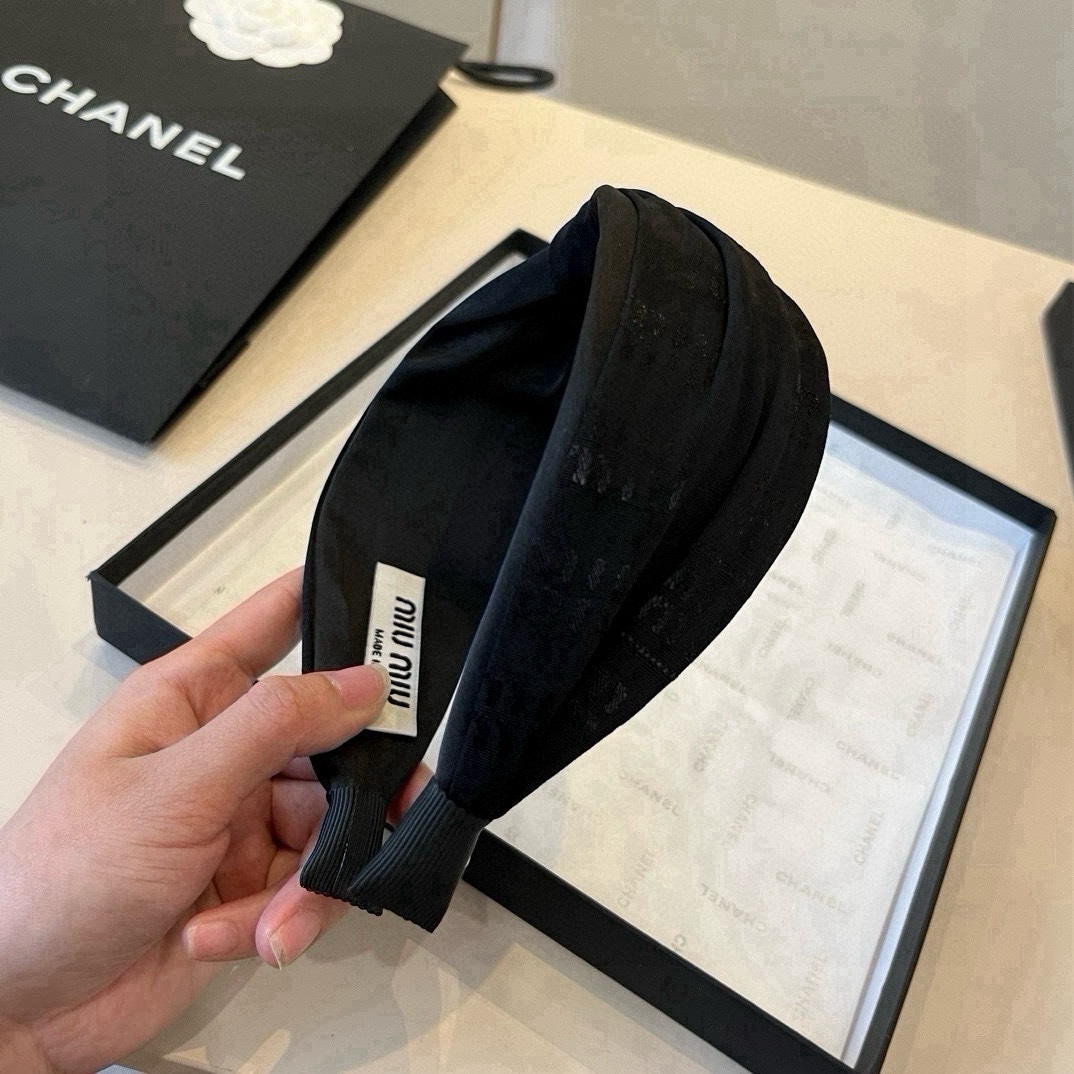 🆕

miumiu缪缪新款发箍