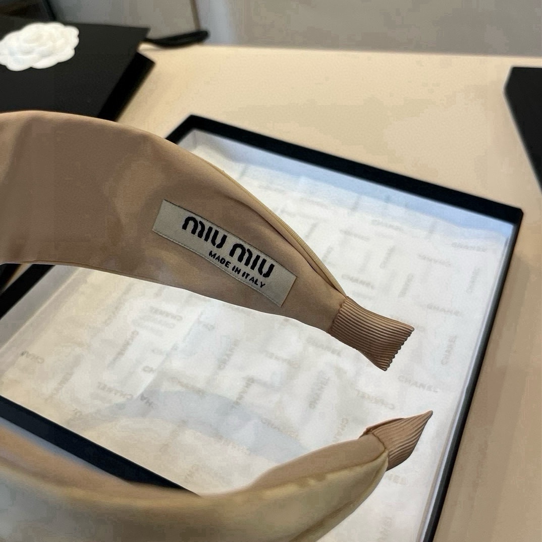 🆕

miumiu缪缪新款发箍