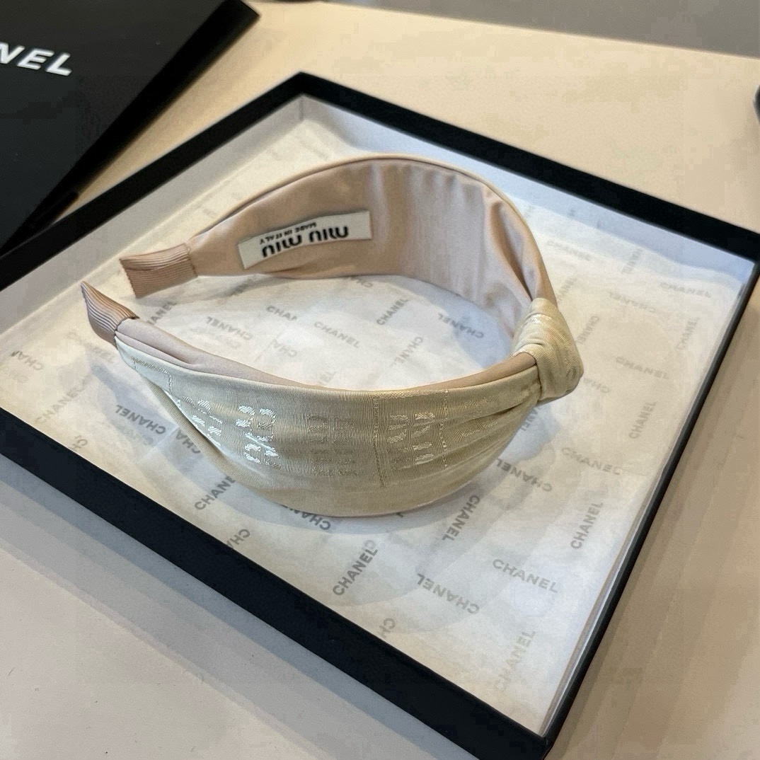 🆕

miumiu缪缪新款发箍