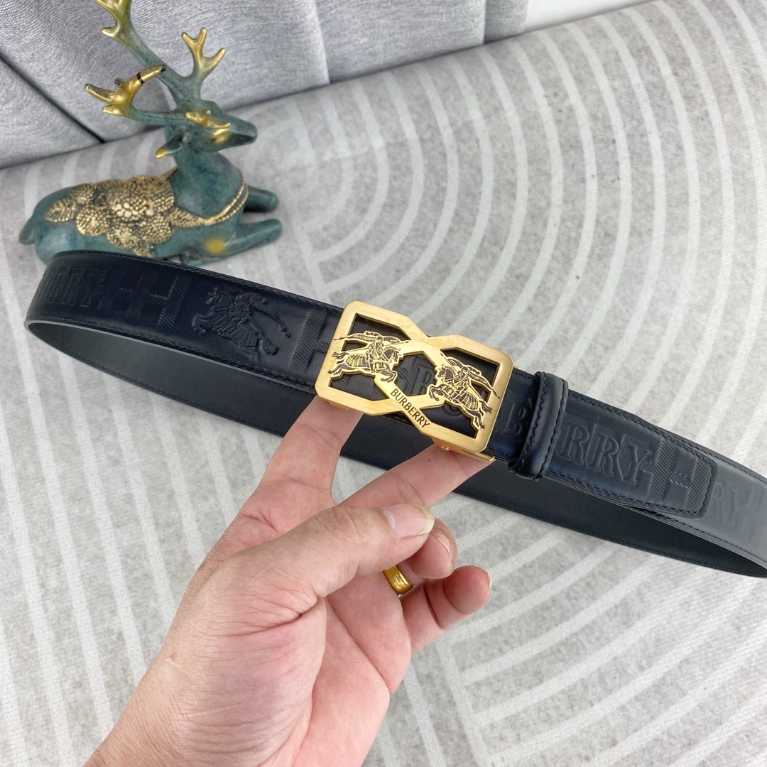 巴宝莉💕 特种皮腰带自动带系列 ，原厂五金精品不锈钢扣，手感柔软舒适 宽3.5CM。