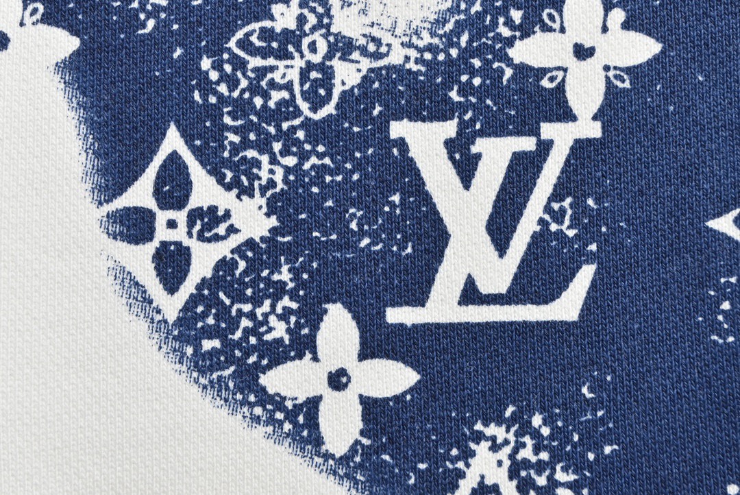 路易威登/Louis Vuitton 秋冬新品 重工直喷腰果花圆领卫衣 路易威登/Louis Vuitton 秋冬新品 重工直喷腰果花圆领卫衣