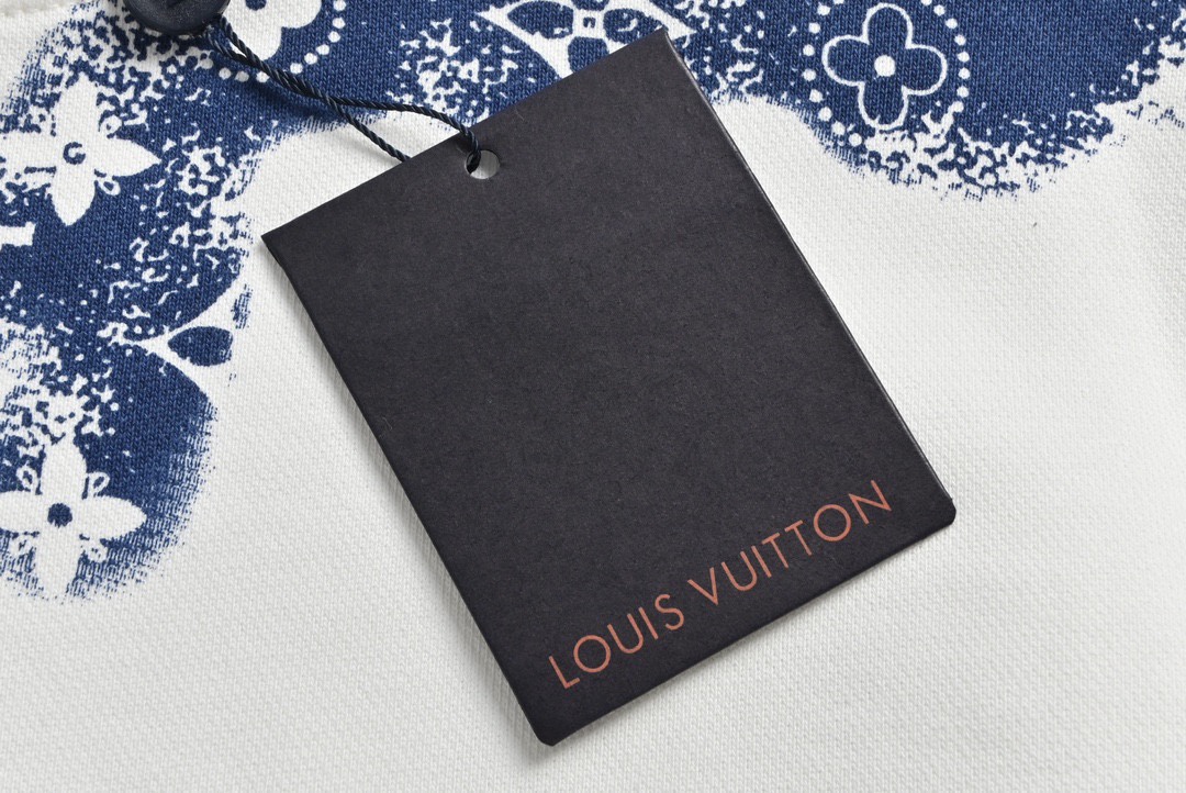 路易威登/Louis Vuitton 秋冬新品 重工直喷腰果花圆领卫衣 路易威登/Louis Vuitton 秋冬新品 重工直喷腰果花圆领卫衣