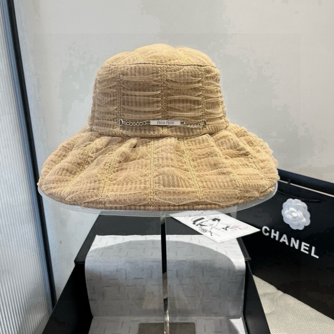 NO:365196,Miumiu Miu's new fisherman hat, frilled design, foldable, very good sunshade effect, head circumference 57cm hat, fisherman hat, baseball hat, knit hat, hat, miumiu, espadrilles, hatsmiumiu缪缪新款渔夫帽,百褶边设计,可折叠,遮阳效果非常好,头围57cm帽子渔夫帽棒球帽针织帽,帽子,miumiu,espadrilles,hats,hat