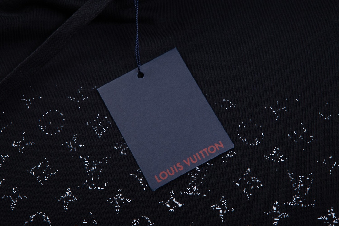 路易威登/Louis Vuitton 秋冬新品 老花半身渐变印花连帽卫衣 路易威登/Louis Vuitton 秋冬新品 老花半身渐变印花连帽卫衣