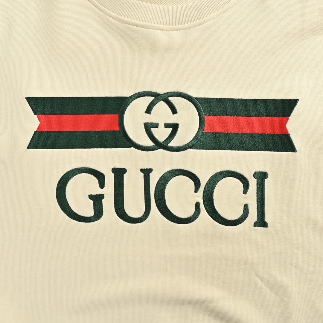 古驰/Gucci 秋冬新款 双G互扣标识超大造型刺绣圆领卫衣 古驰/Gucci 秋冬新款 双G互扣标识超大造型刺绣圆领卫衣