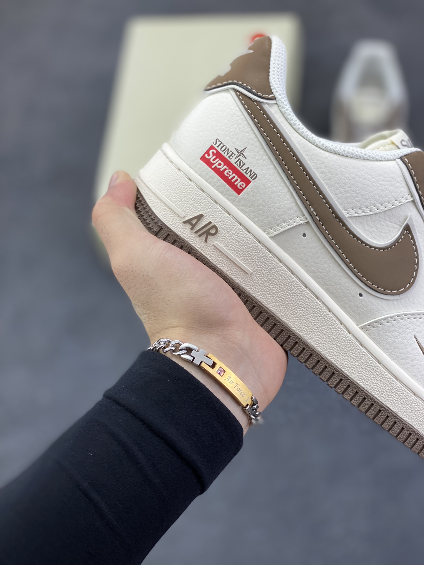 图片[6]-福利特价 NIke Air Force 1 \’07 Low “石头岛Supreme联名——米白奶咖勾”空军一号 低帮 运动鞋 休闲鞋 折边针车 工艺难度大 原楦头原纸板 原装鞋盒 定制五金配件 内置全掌气垫 原厂鞋底 货号：BB1616-306 尺码：36 36.5 37.5 38 38.5 39 40 40.5 41 42 42.5 43 44 44.5 45-选品中心