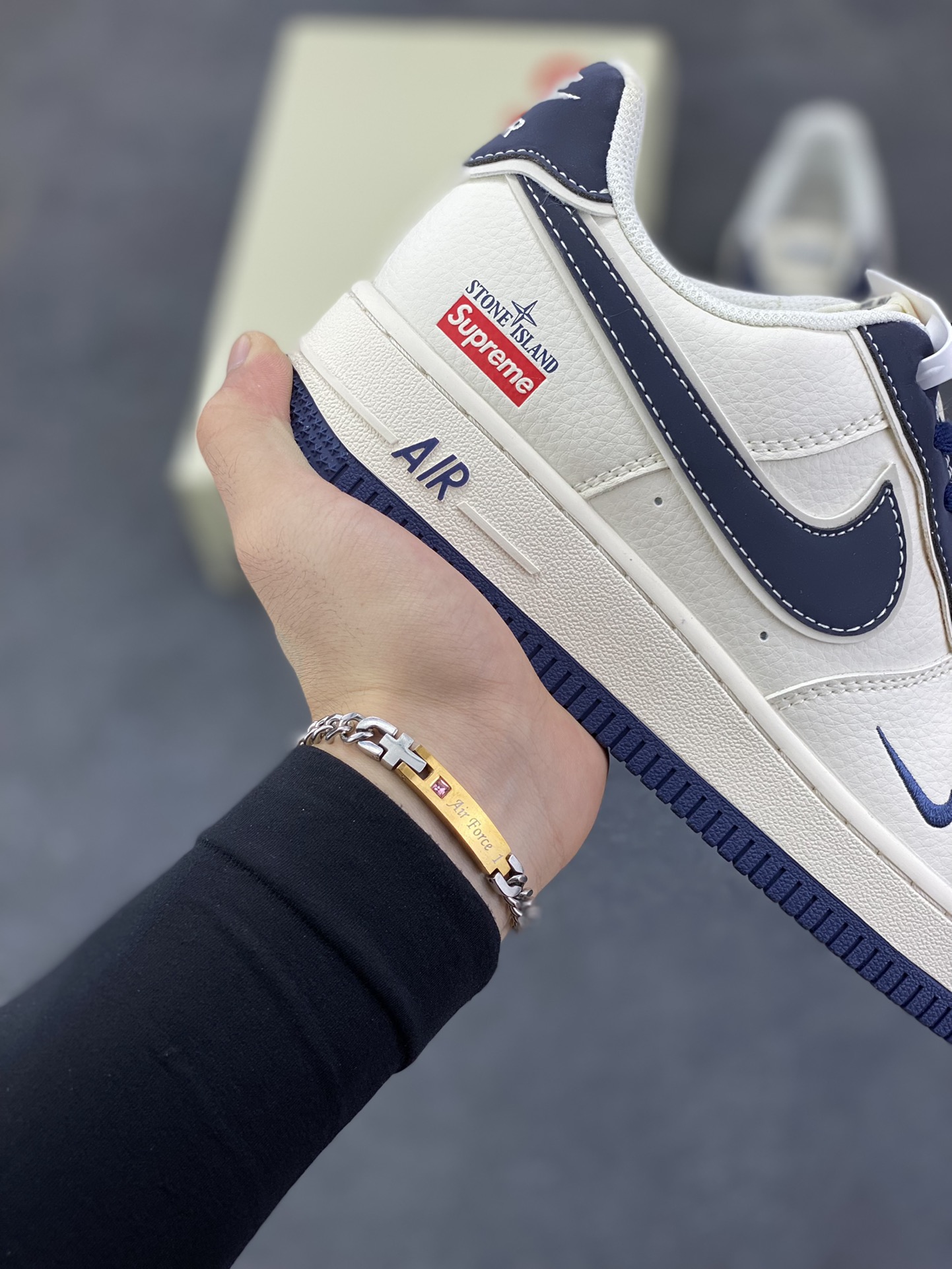 图片[6]-福利特价 NIke Air Force 1 \’07 Low “石头岛Supreme联名——米白海军蓝” 空军一号 低帮 运动鞋 休闲鞋 折边针车 工艺难度大 原楦头原纸板 原装鞋盒 定制五金配件 内置全掌气垫 原厂鞋底 货号：BB1616-302 尺码：36 36.5 37.5 38 38.5 39 40 40.5 41 42 42.5 43 44 44.5 45-选品中心