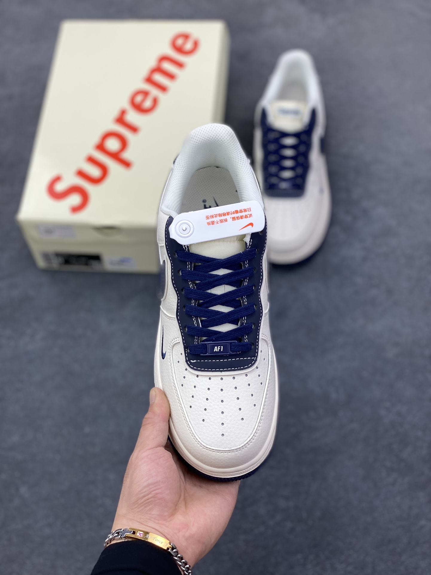 图片[2]-福利特价 NIke Air Force 1 \’07 Low “石头岛Supreme联名——米白海军蓝” 空军一号 低帮 运动鞋 休闲鞋 折边针车 工艺难度大 原楦头原纸板 原装鞋盒 定制五金配件 内置全掌气垫 原厂鞋底 货号：BB1616-302 尺码：36 36.5 37.5 38 38.5 39 40 40.5 41 42 42.5 43 44 44.5 45-选品中心
