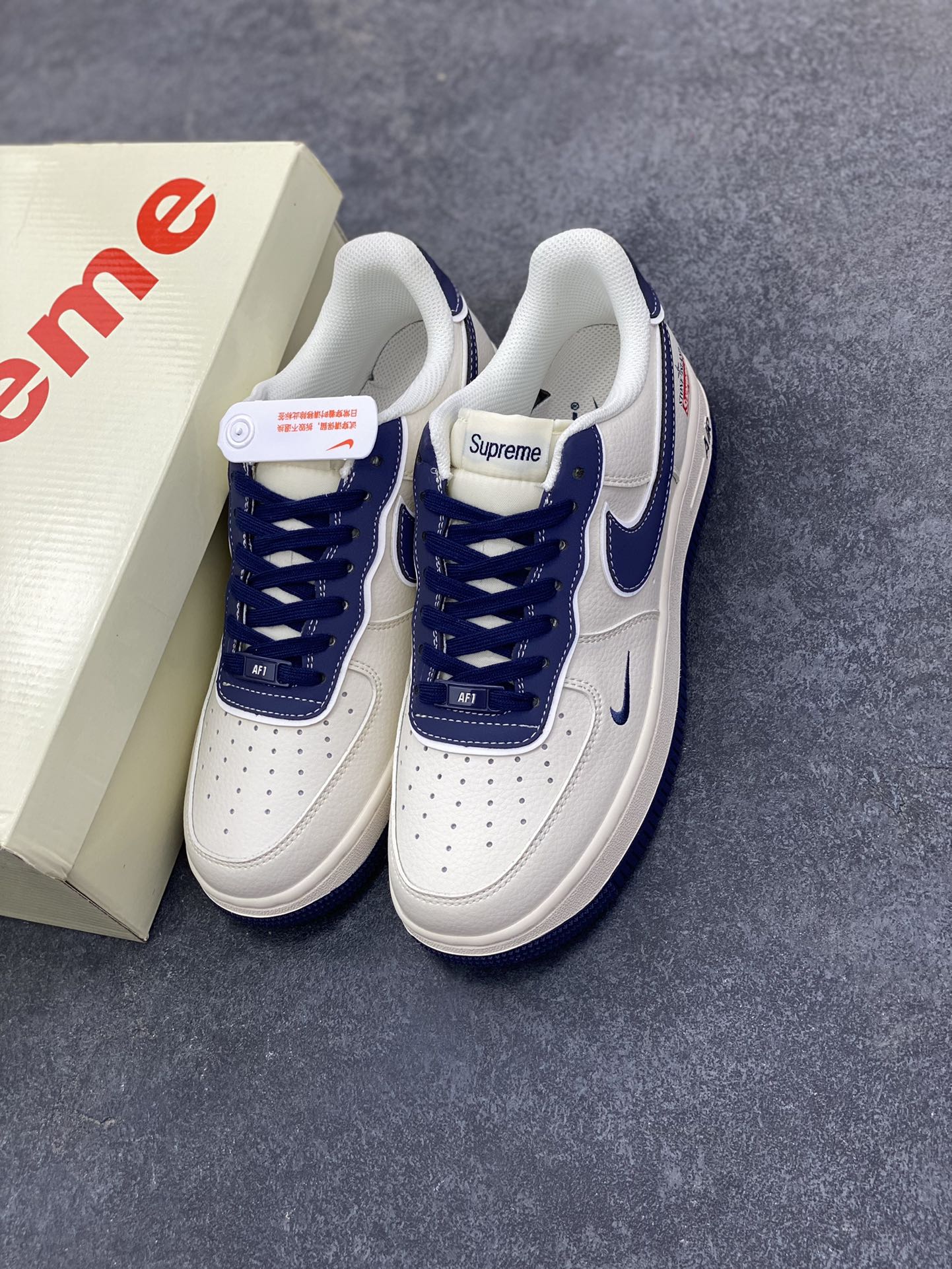 图片[8]-福利特价 NIke Air Force 1 \’07 Low “石头岛Supreme联名——米白海军蓝” 空军一号 低帮 运动鞋 休闲鞋 折边针车 工艺难度大 原楦头原纸板 原装鞋盒 定制五金配件 内置全掌气垫 原厂鞋底 货号：BB1616-302 尺码：36 36.5 37.5 38 38.5 39 40 40.5 41 42 42.5 43 44 44.5 45-选品中心