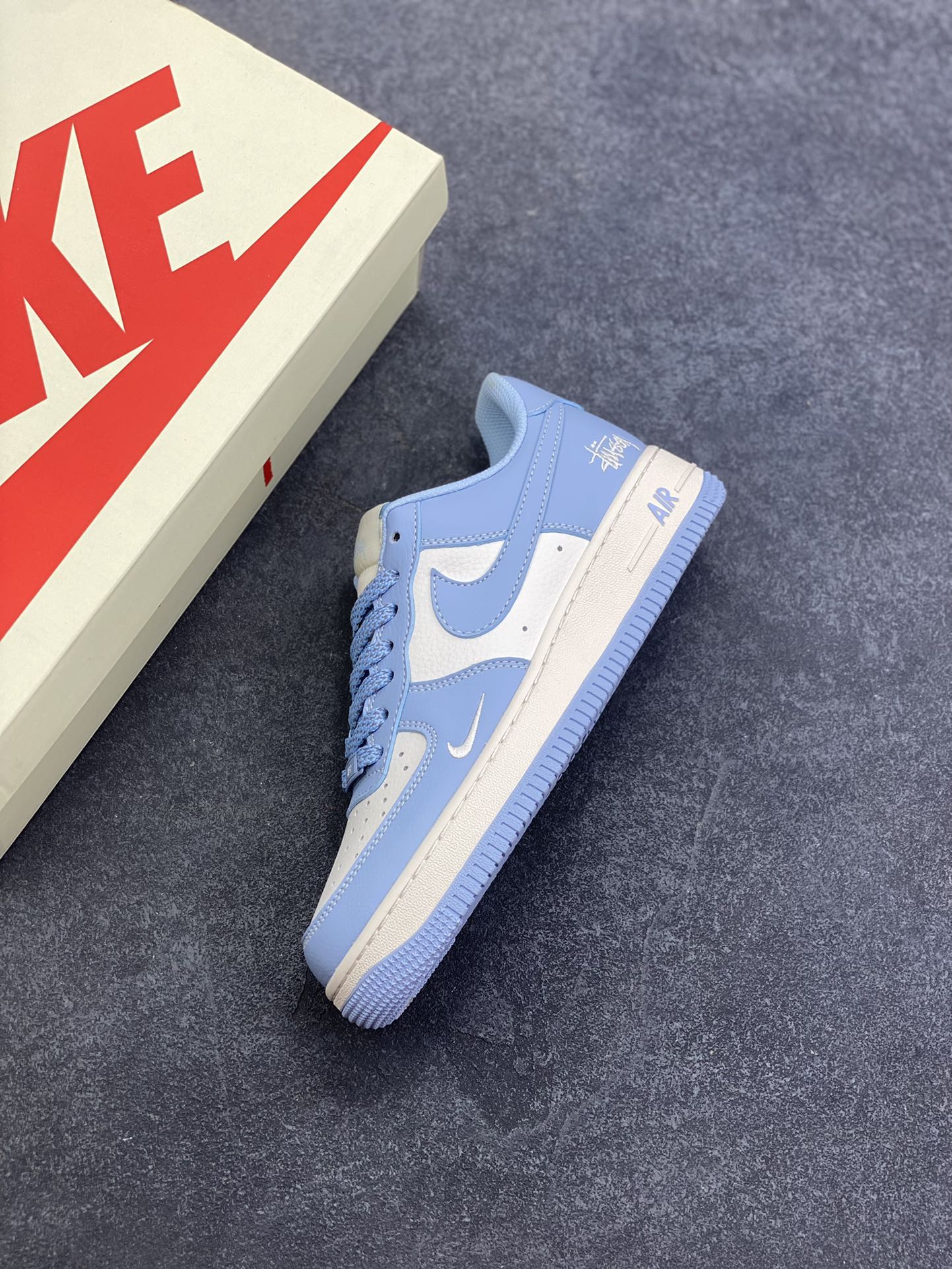 图片[7]-福利特价 Nike Air Force 1 \’07 Low “斯图西联名——米白晴天蓝”空军一号 低帮 运动鞋 休闲鞋 折边针车 工艺难度大 原楦头原纸板 原装鞋盒 定制五金配件 内置全掌气垫 原厂鞋底 货号：BB9599-201 尺码：36 36.5 37.5 38 38.5 39 40 40.5 41 42 42.5 43 44 44.5 45-选品中心