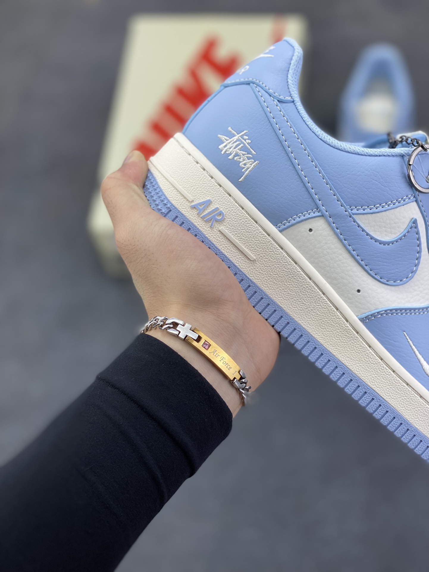图片[6]-福利特价 Nike Air Force 1 \’07 Low “斯图西联名——米白晴天蓝”空军一号 低帮 运动鞋 休闲鞋 折边针车 工艺难度大 原楦头原纸板 原装鞋盒 定制五金配件 内置全掌气垫 原厂鞋底 货号：BB9599-201 尺码：36 36.5 37.5 38 38.5 39 40 40.5 41 42 42.5 43 44 44.5 45-选品中心
