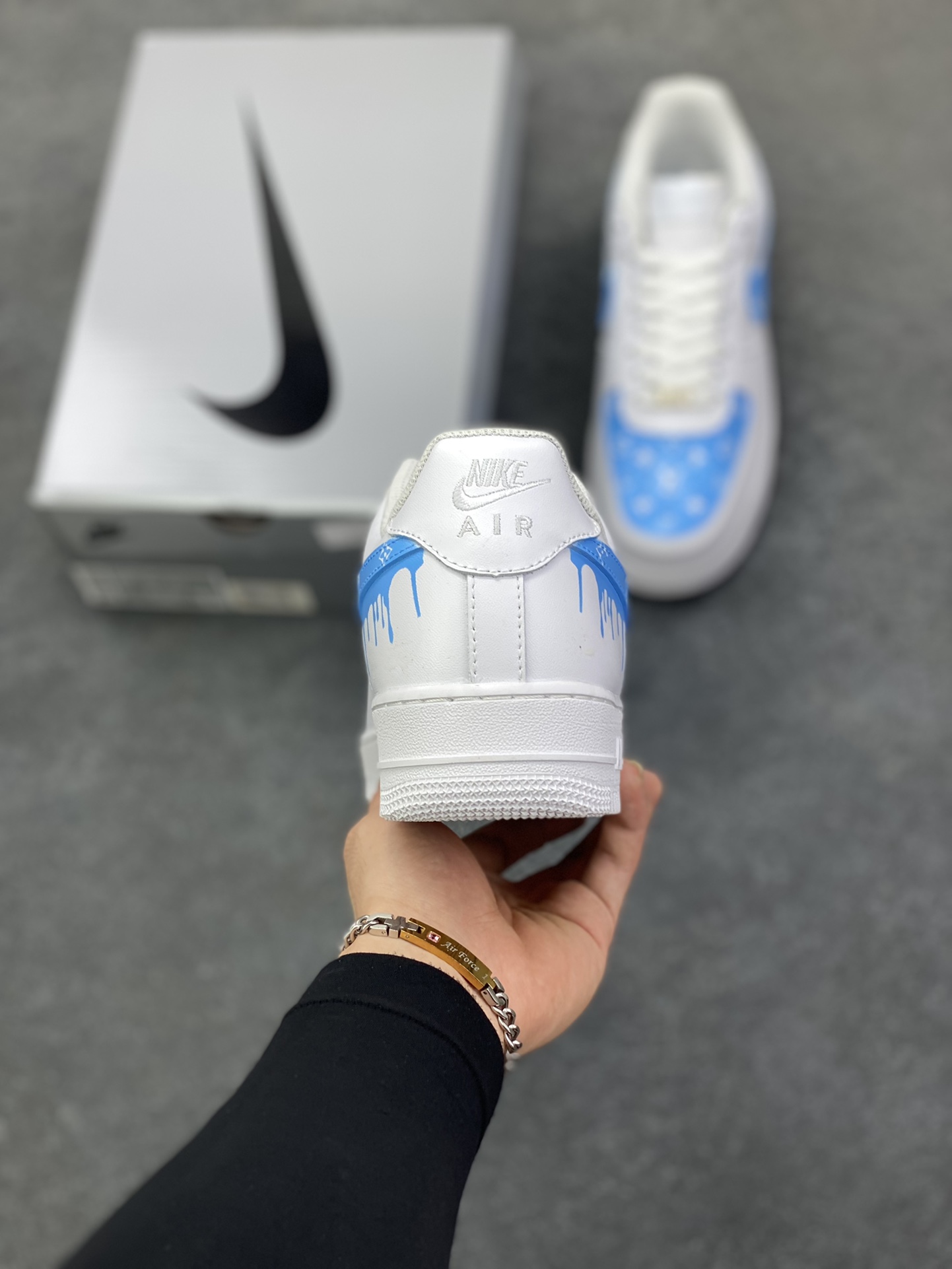 图片[4]-【定制球鞋】纯手工绘画Nike Air Force 1 空军一号 手绘 蝴蝶梦境 防滑耐磨 低帮 板鞋 男女同款 白黑色折边针车 工艺难度大 原楦头原纸板 原装鞋盒 定制五金配件 内置全掌气垫 原厂鞋底 货号：CW2288-111 尺码：36 36.5 37.5 38 38.5 39 40 40.5 41 42 42.5 43 44 44.5 45-选品中心
