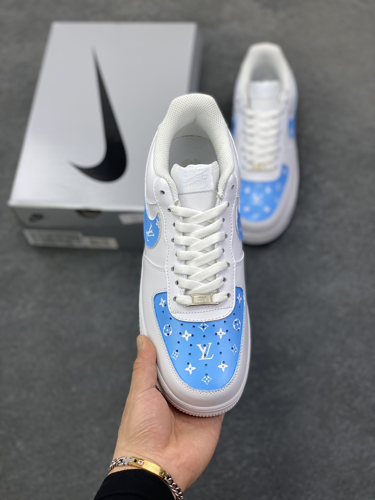 图片[2]-【定制球鞋】纯手工绘画Nike Air Force 1 空军一号 手绘 蝴蝶梦境 防滑耐磨 低帮 板鞋 男女同款 白黑色折边针车 工艺难度大 原楦头原纸板 原装鞋盒 定制五金配件 内置全掌气垫 原厂鞋底 货号：CW2288-111 尺码：36 36.5 37.5 38 38.5 39 40 40.5 41 42 42.5 43 44 44.5 45-选品中心