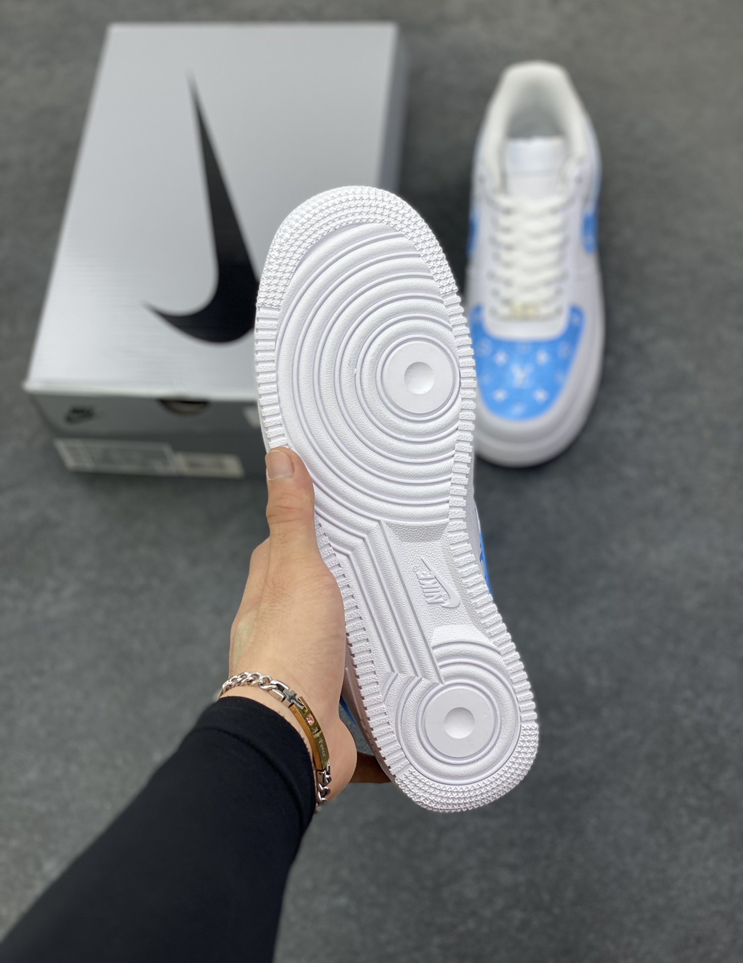 图片[5]-【定制球鞋】纯手工绘画Nike Air Force 1 空军一号 手绘 蝴蝶梦境 防滑耐磨 低帮 板鞋 男女同款 白黑色折边针车 工艺难度大 原楦头原纸板 原装鞋盒 定制五金配件 内置全掌气垫 原厂鞋底 货号：CW2288-111 尺码：36 36.5 37.5 38 38.5 39 40 40.5 41 42 42.5 43 44 44.5 45-选品中心