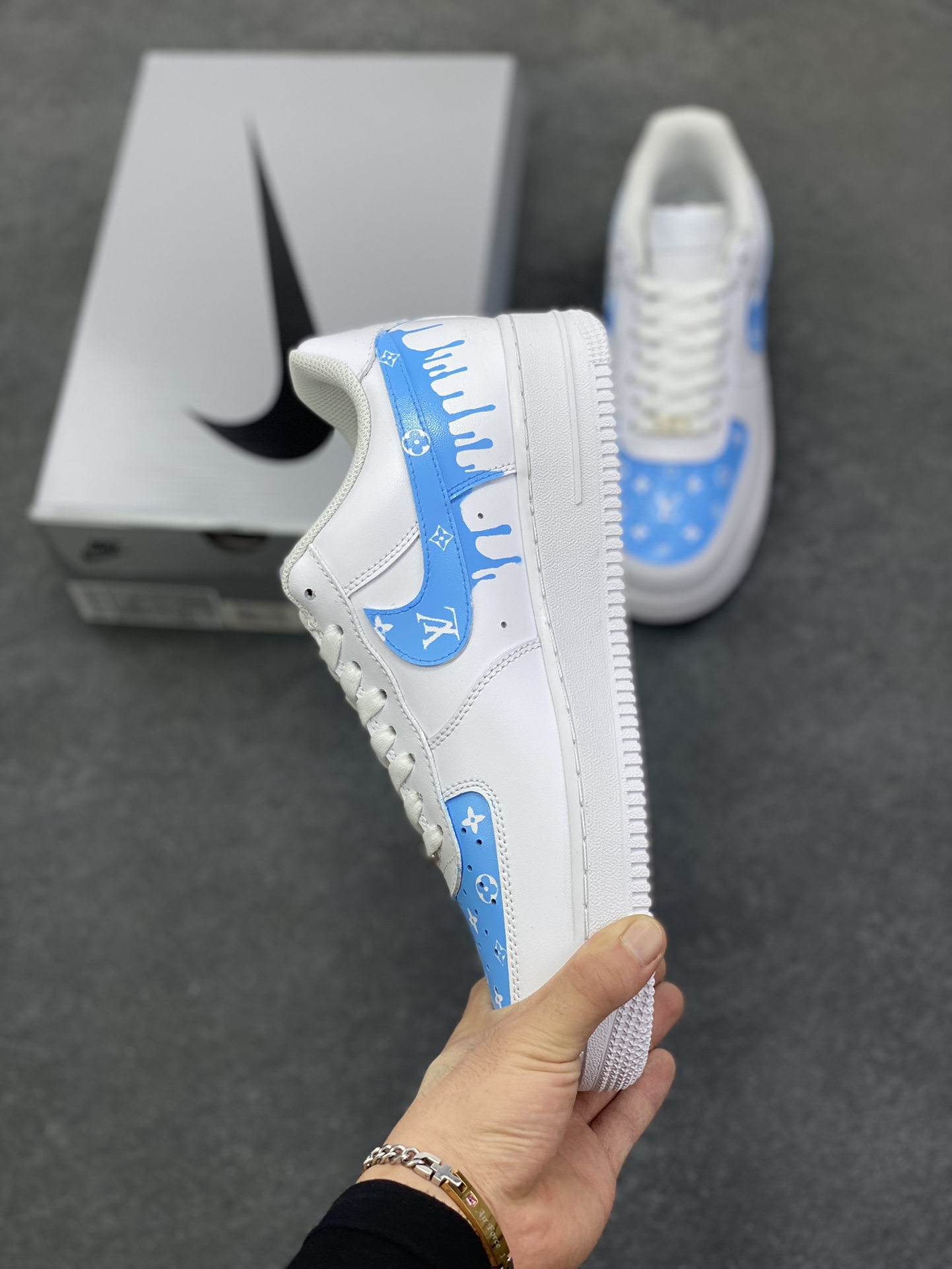 图片[3]-【定制球鞋】纯手工绘画Nike Air Force 1 空军一号 手绘 蝴蝶梦境 防滑耐磨 低帮 板鞋 男女同款 白黑色折边针车 工艺难度大 原楦头原纸板 原装鞋盒 定制五金配件 内置全掌气垫 原厂鞋底 货号：CW2288-111 尺码：36 36.5 37.5 38 38.5 39 40 40.5 41 42 42.5 43 44 44.5 45-选品中心