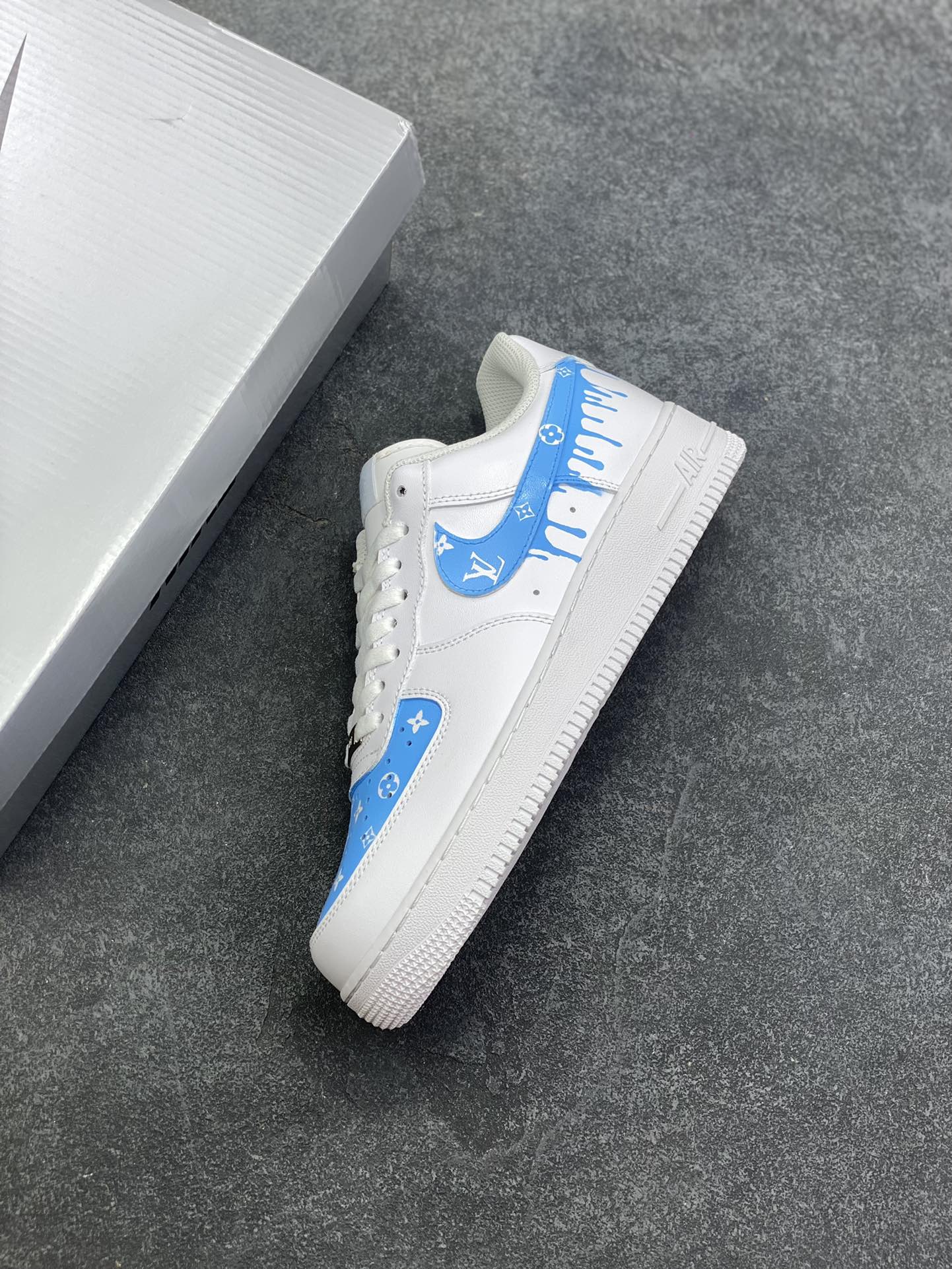 图片[7]-【定制球鞋】纯手工绘画Nike Air Force 1 空军一号 手绘 蝴蝶梦境 防滑耐磨 低帮 板鞋 男女同款 白黑色折边针车 工艺难度大 原楦头原纸板 原装鞋盒 定制五金配件 内置全掌气垫 原厂鞋底 货号：CW2288-111 尺码：36 36.5 37.5 38 38.5 39 40 40.5 41 42 42.5 43 44 44.5 45-选品中心