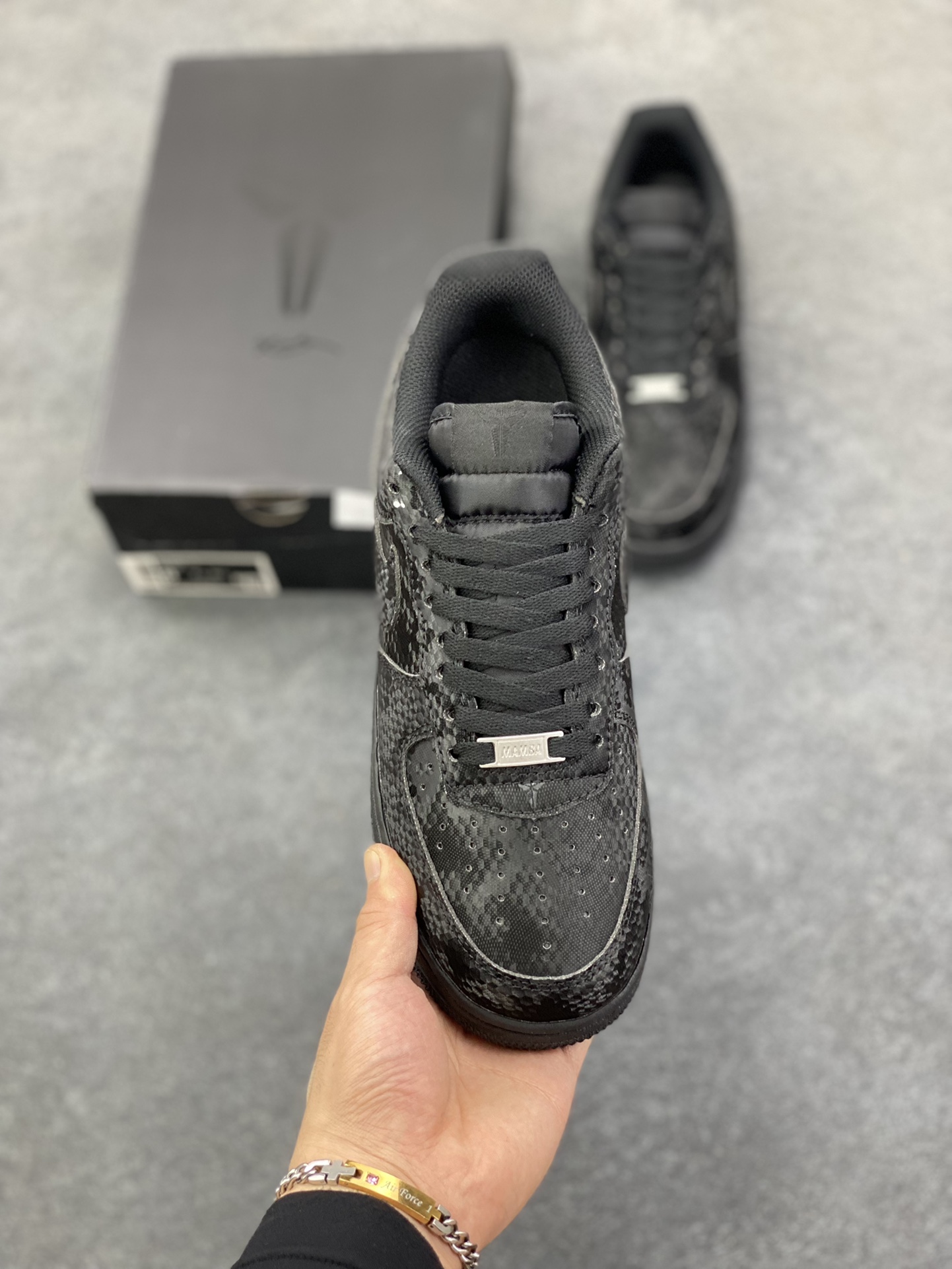 图片[2]-Nike Air Force 1 Low 空军一号低帮百搭休闲运动板鞋。柔软、弹性十足的缓震性能和出色的中底设计，横跨复古与现代的外型结合，造就出风靡全球三十多年的Force 1，直到今天还深受青睐。 货号：IB0018-200 尺码：36 36.5 37.5 38 38.5 39 40 40.5 41 42 42.5 43 44 44.5 45-选品中心