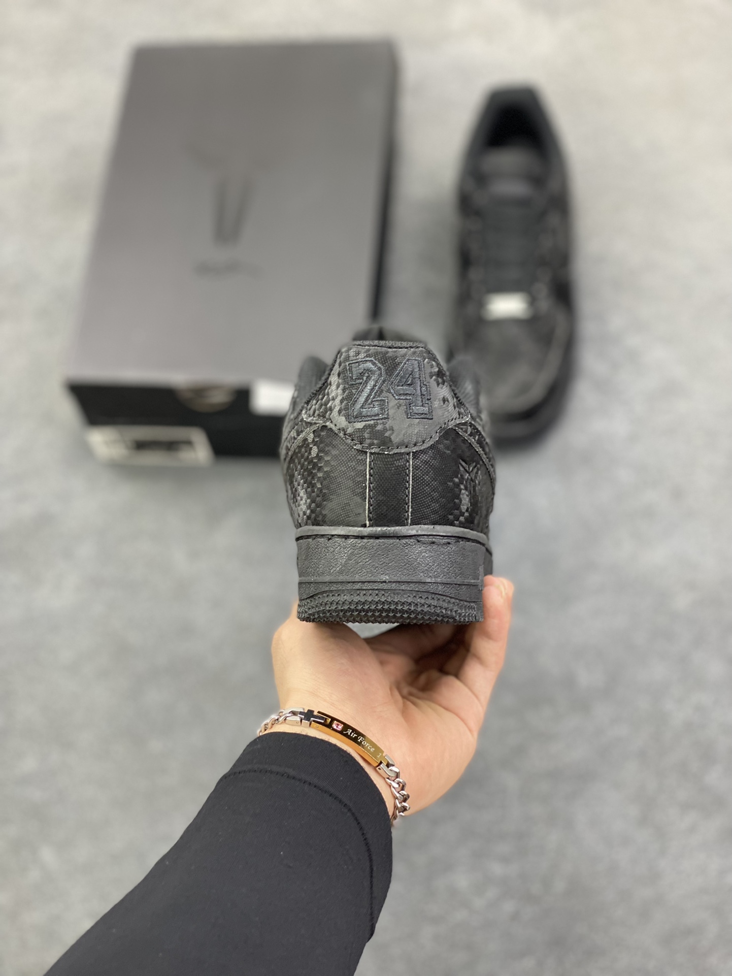 图片[4]-Nike Air Force 1 Low 空军一号低帮百搭休闲运动板鞋。柔软、弹性十足的缓震性能和出色的中底设计，横跨复古与现代的外型结合，造就出风靡全球三十多年的Force 1，直到今天还深受青睐。 货号：IB0018-200 尺码：36 36.5 37.5 38 38.5 39 40 40.5 41 42 42.5 43 44 44.5 45-选品中心