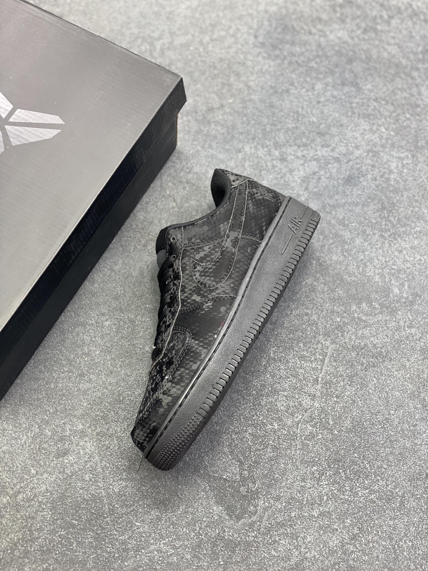 图片[7]-Nike Air Force 1 Low 空军一号低帮百搭休闲运动板鞋。柔软、弹性十足的缓震性能和出色的中底设计，横跨复古与现代的外型结合，造就出风靡全球三十多年的Force 1，直到今天还深受青睐。 货号：IB0018-200 尺码：36 36.5 37.5 38 38.5 39 40 40.5 41 42 42.5 43 44 44.5 45-选品中心