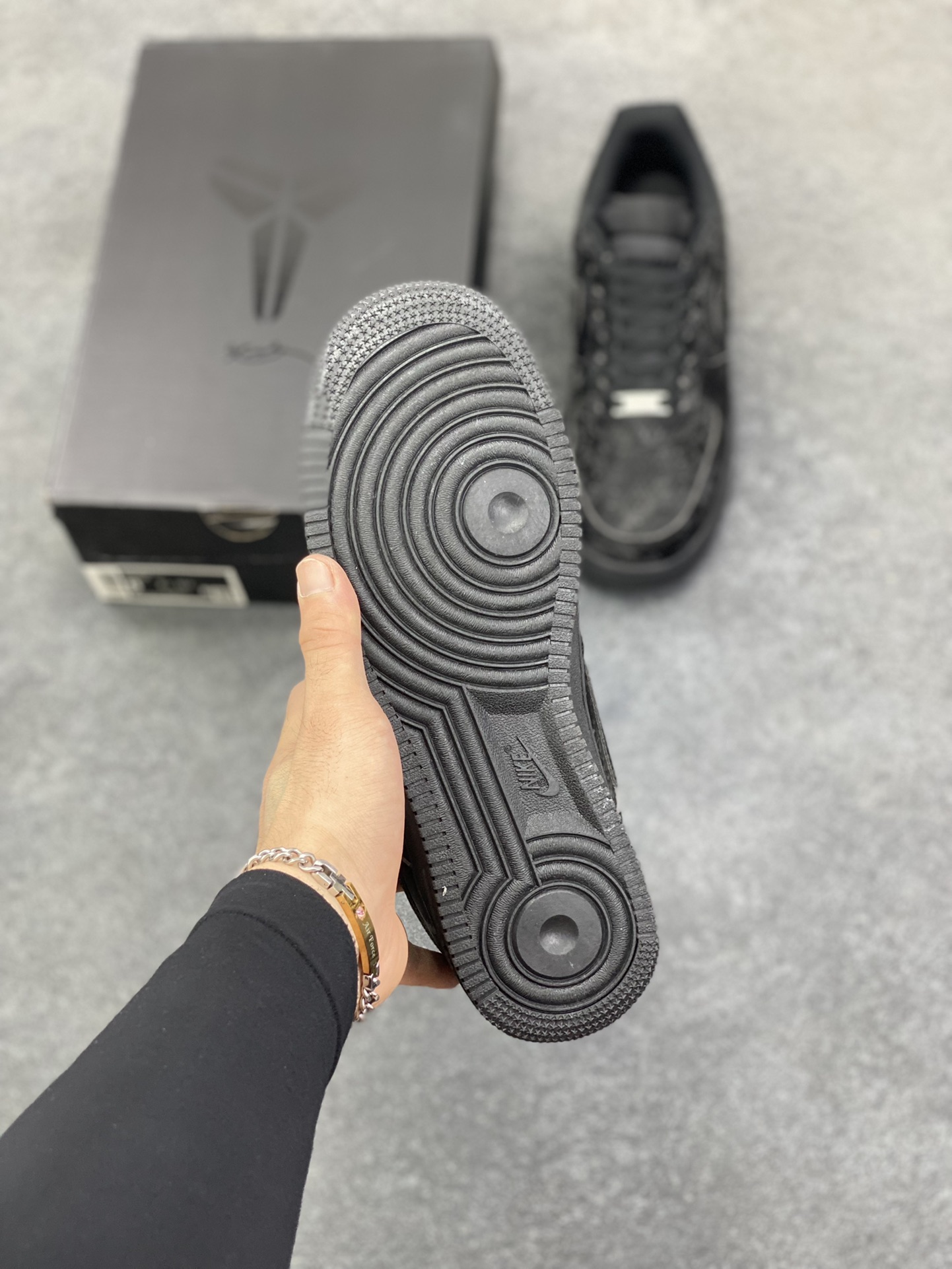 图片[5]-Nike Air Force 1 Low 空军一号低帮百搭休闲运动板鞋。柔软、弹性十足的缓震性能和出色的中底设计，横跨复古与现代的外型结合，造就出风靡全球三十多年的Force 1，直到今天还深受青睐。 货号：IB0018-200 尺码：36 36.5 37.5 38 38.5 39 40 40.5 41 42 42.5 43 44 44.5 45-选品中心