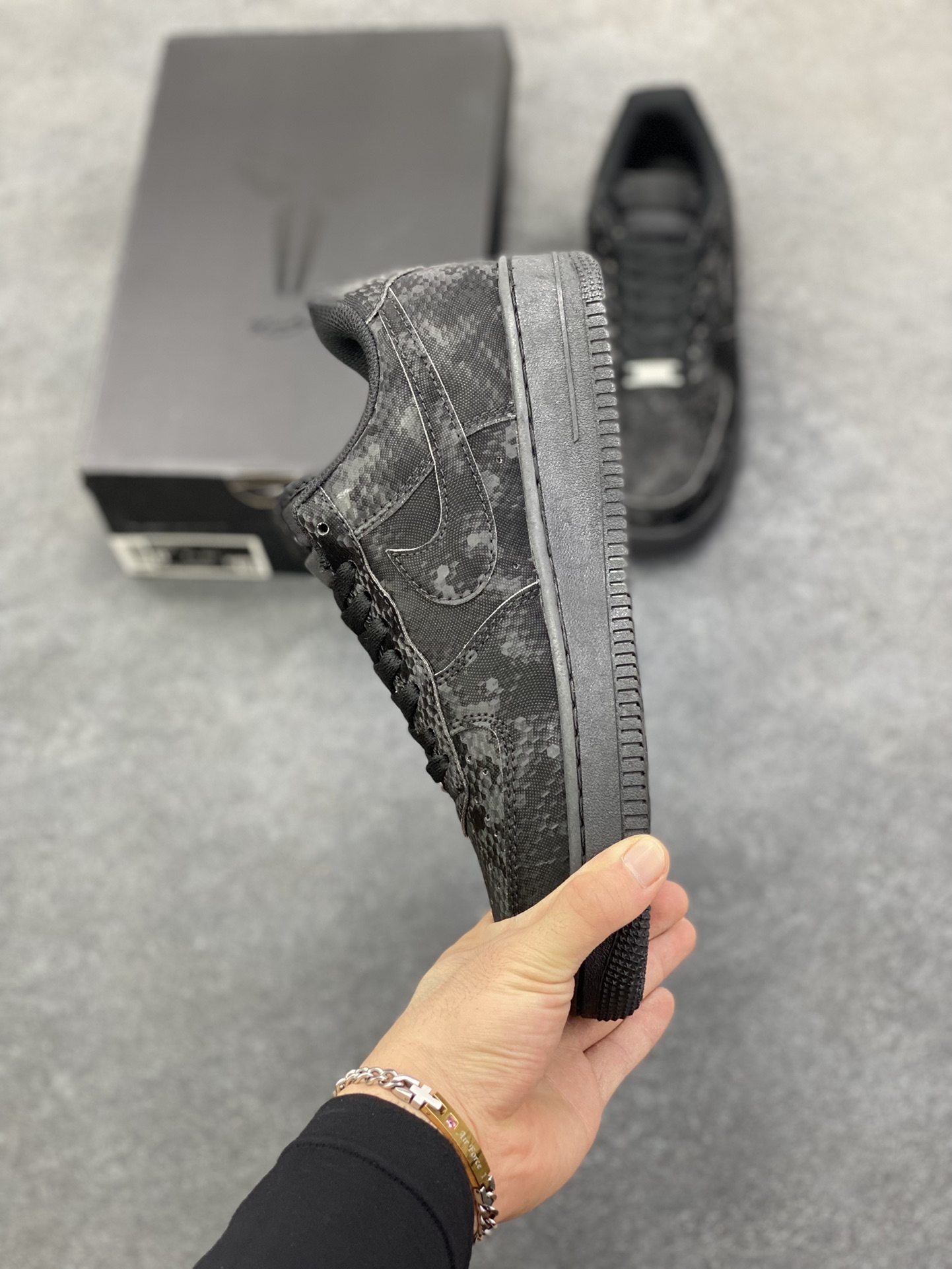 图片[3]-Nike Air Force 1 Low 空军一号低帮百搭休闲运动板鞋。柔软、弹性十足的缓震性能和出色的中底设计，横跨复古与现代的外型结合，造就出风靡全球三十多年的Force 1，直到今天还深受青睐。 货号：IB0018-200 尺码：36 36.5 37.5 38 38.5 39 40 40.5 41 42 42.5 43 44 44.5 45-选品中心