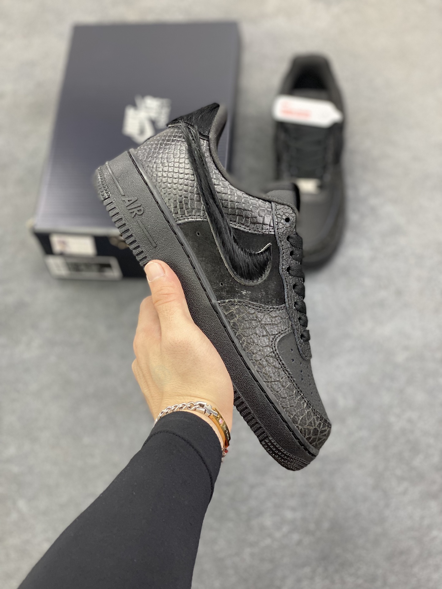 Nike Air Force 1 Low 黑裂纹 空军一号低帮运动休闲板鞋 原楦头原纸板 打造纯正空军版型 专注外贸渠道 全掌内置蜂窝气垫 原盒配件 原厂中底钢印、拉帮完美 货号：HQ1977-001 尺码：36 36.5 37.5 38 38.5 39 40 40.5 41 42 42.5 43 44 44.5 45-选品中心