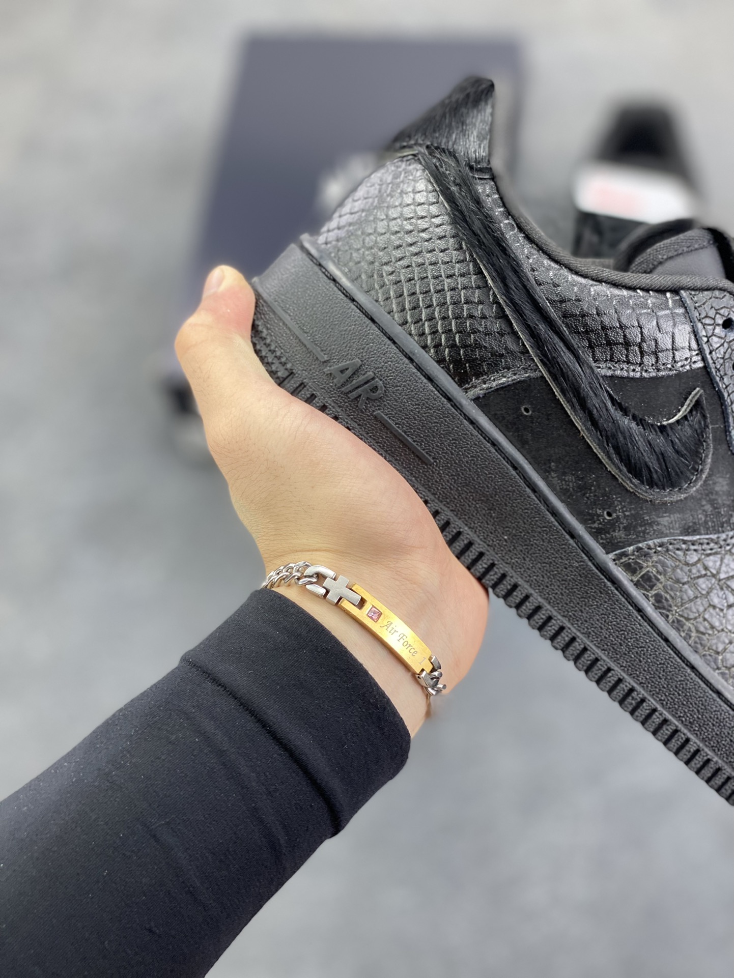 图片[6]-Nike Air Force 1 Low 黑裂纹 空军一号低帮运动休闲板鞋 原楦头原纸板 打造纯正空军版型 专注外贸渠道 全掌内置蜂窝气垫 原盒配件 原厂中底钢印、拉帮完美 货号：HQ1977-001 尺码：36 36.5 37.5 38 38.5 39 40 40.5 41 42 42.5 43 44 44.5 45-选品中心