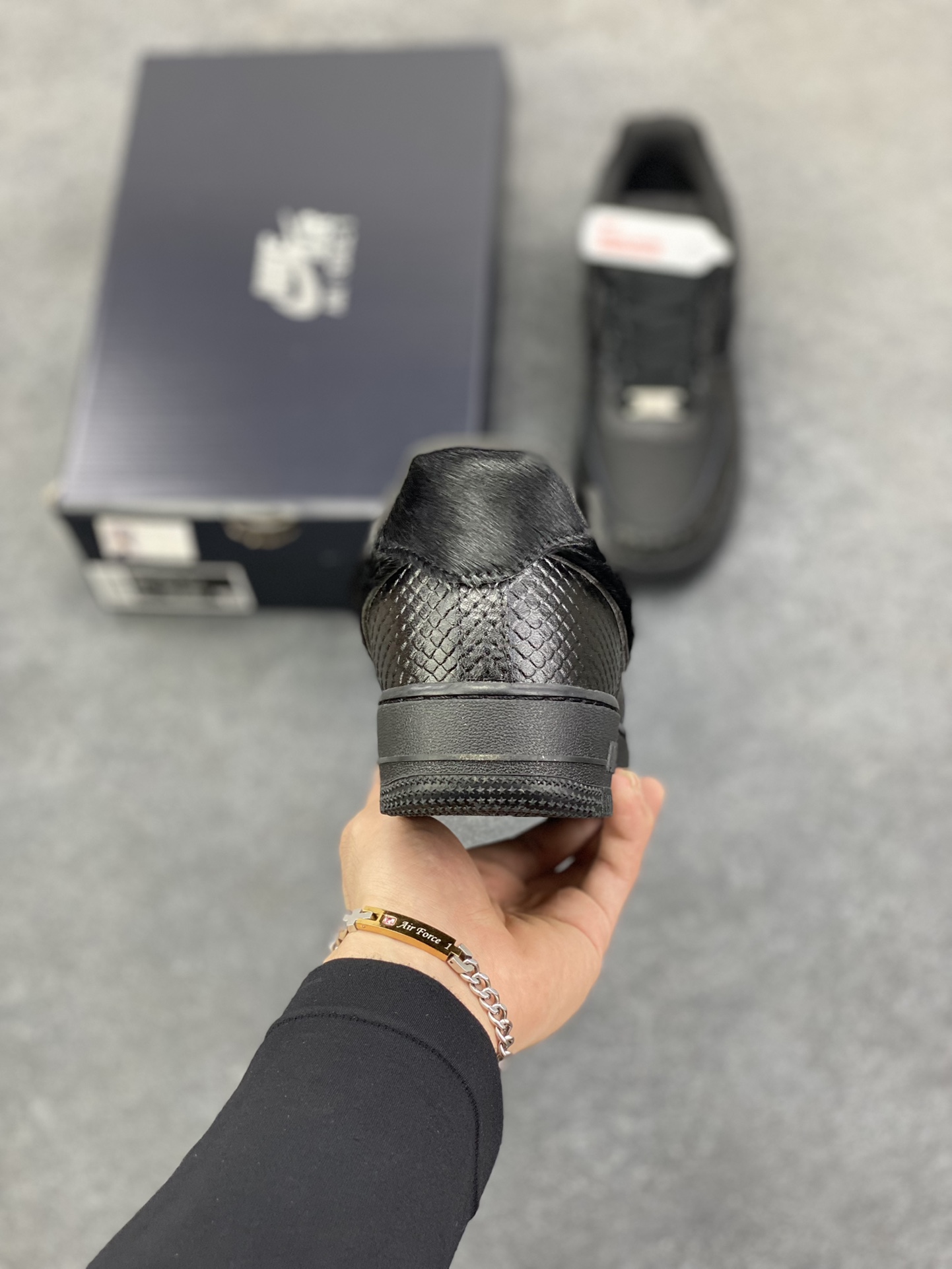 图片[4]-Nike Air Force 1 Low 黑裂纹 空军一号低帮运动休闲板鞋 原楦头原纸板 打造纯正空军版型 专注外贸渠道 全掌内置蜂窝气垫 原盒配件 原厂中底钢印、拉帮完美 货号：HQ1977-001 尺码：36 36.5 37.5 38 38.5 39 40 40.5 41 42 42.5 43 44 44.5 45-选品中心