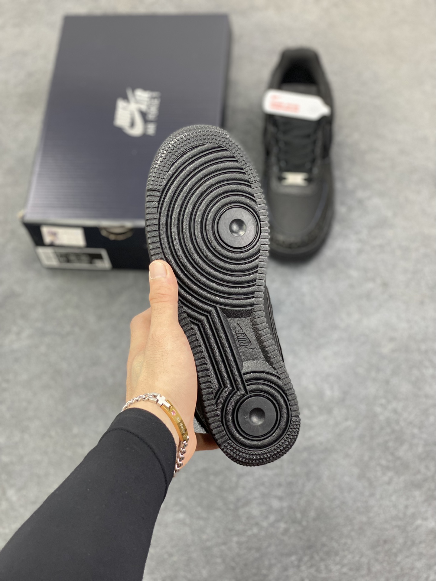 图片[5]-Nike Air Force 1 Low 黑裂纹 空军一号低帮运动休闲板鞋 原楦头原纸板 打造纯正空军版型 专注外贸渠道 全掌内置蜂窝气垫 原盒配件 原厂中底钢印、拉帮完美 货号：HQ1977-001 尺码：36 36.5 37.5 38 38.5 39 40 40.5 41 42 42.5 43 44 44.5 45-选品中心