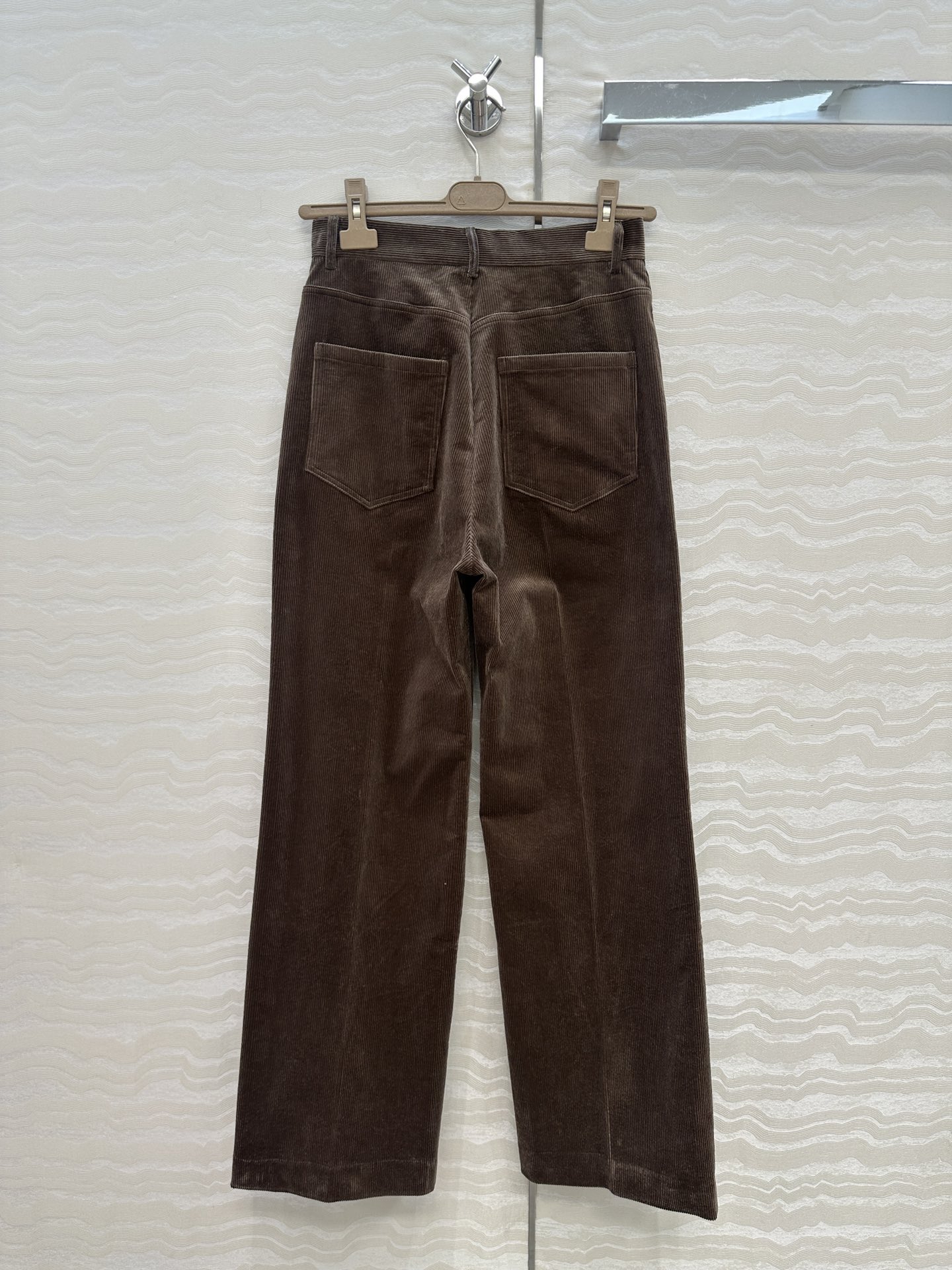 独家首发，原单品质❤️BC高智感穿搭！行走的高定老钱风穿搭，定制乌木棕摩卡色灯芯绒直筒裤！极简主义设计慵