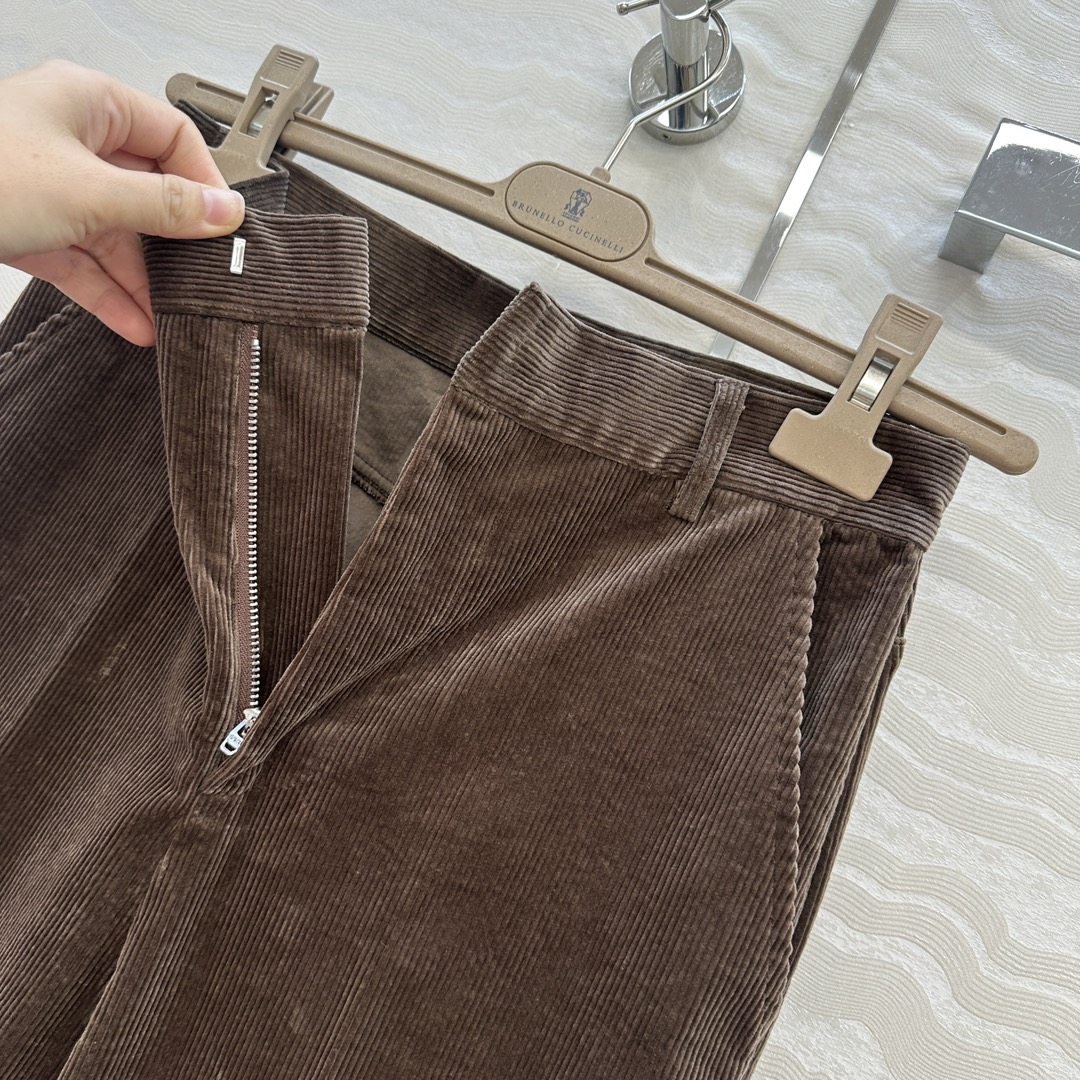 独家首发，原单品质❤️BC高智感穿搭！行走的高定老钱风穿搭，定制乌木棕摩卡色灯芯绒直筒裤！极简主义设计慵