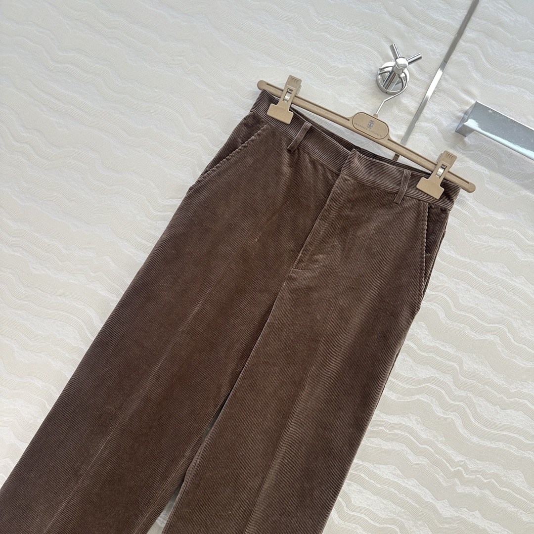 独家首发，原单品质❤️BC高智感穿搭！行走的高定老钱风穿搭，定制乌木棕摩卡色灯芯绒直筒裤！极简主义设计慵