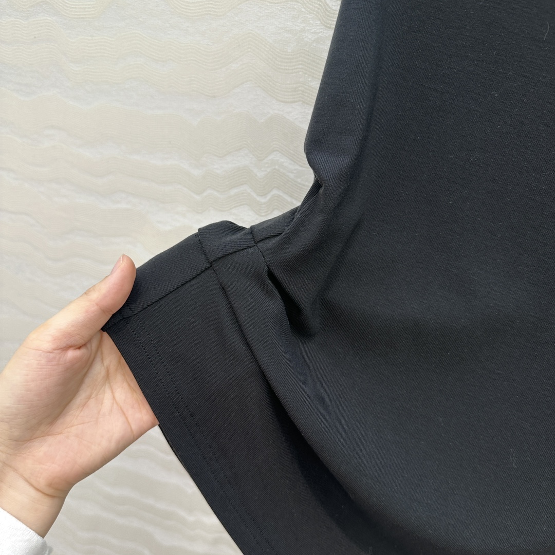 独家首发❤️原单品质，Row风纸片人穿搭！进口天丝羊毛斜肩一字领上衣！减龄小性感超级显瘦神器！极简叠搭单