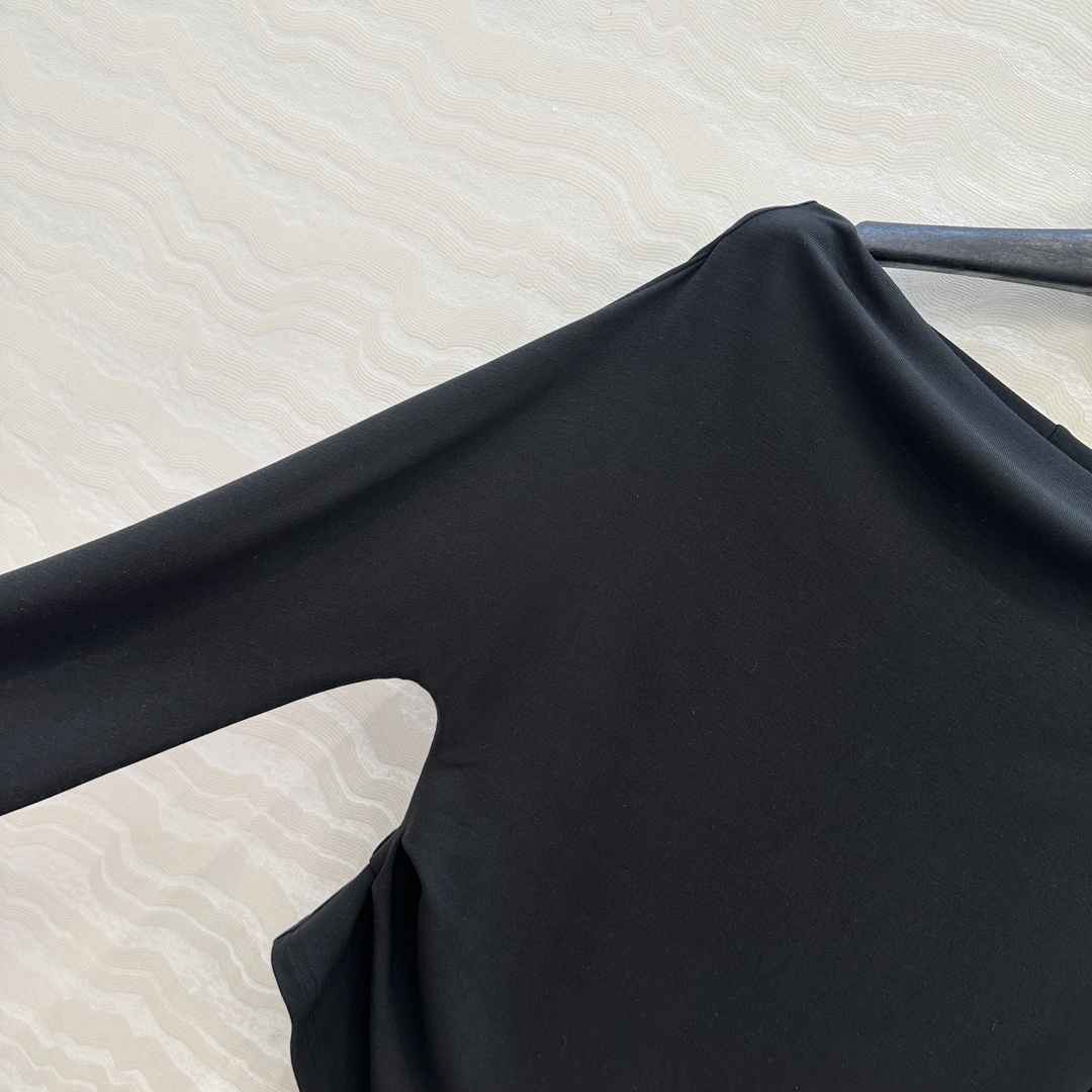 独家首发❤️原单品质，Row风纸片人穿搭！进口天丝羊毛斜肩一字领上衣！减龄小性感超级显瘦神器！极简叠搭单