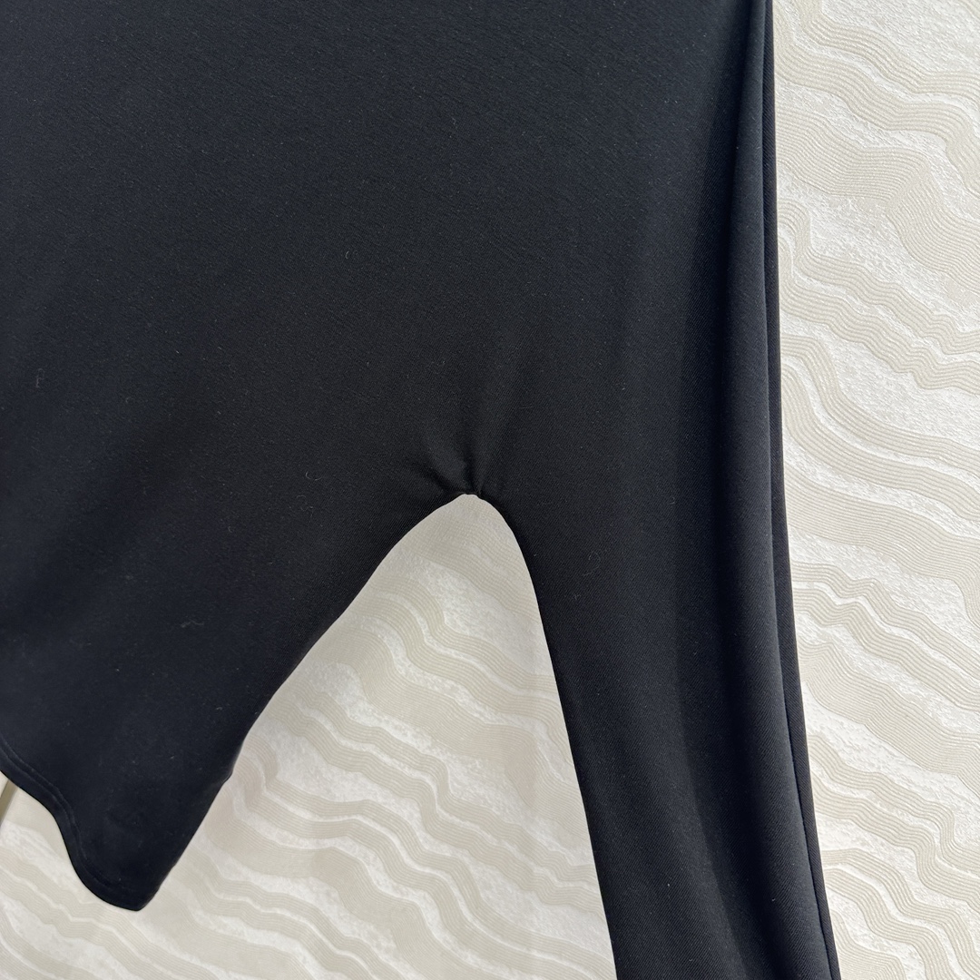 独家首发❤️原单品质，Row风纸片人穿搭！进口天丝羊毛斜肩一字领上衣！减龄小性感超级显瘦神器！极简叠搭单