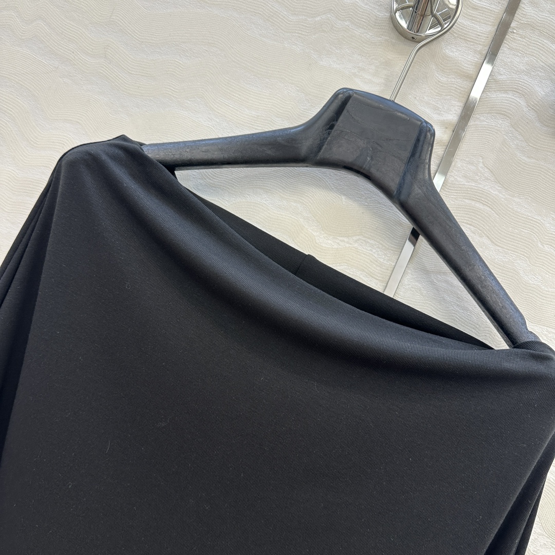 独家首发❤️原单品质，Row风纸片人穿搭！进口天丝羊毛斜肩一字领上衣！减龄小性感超级显瘦神器！极简叠搭单