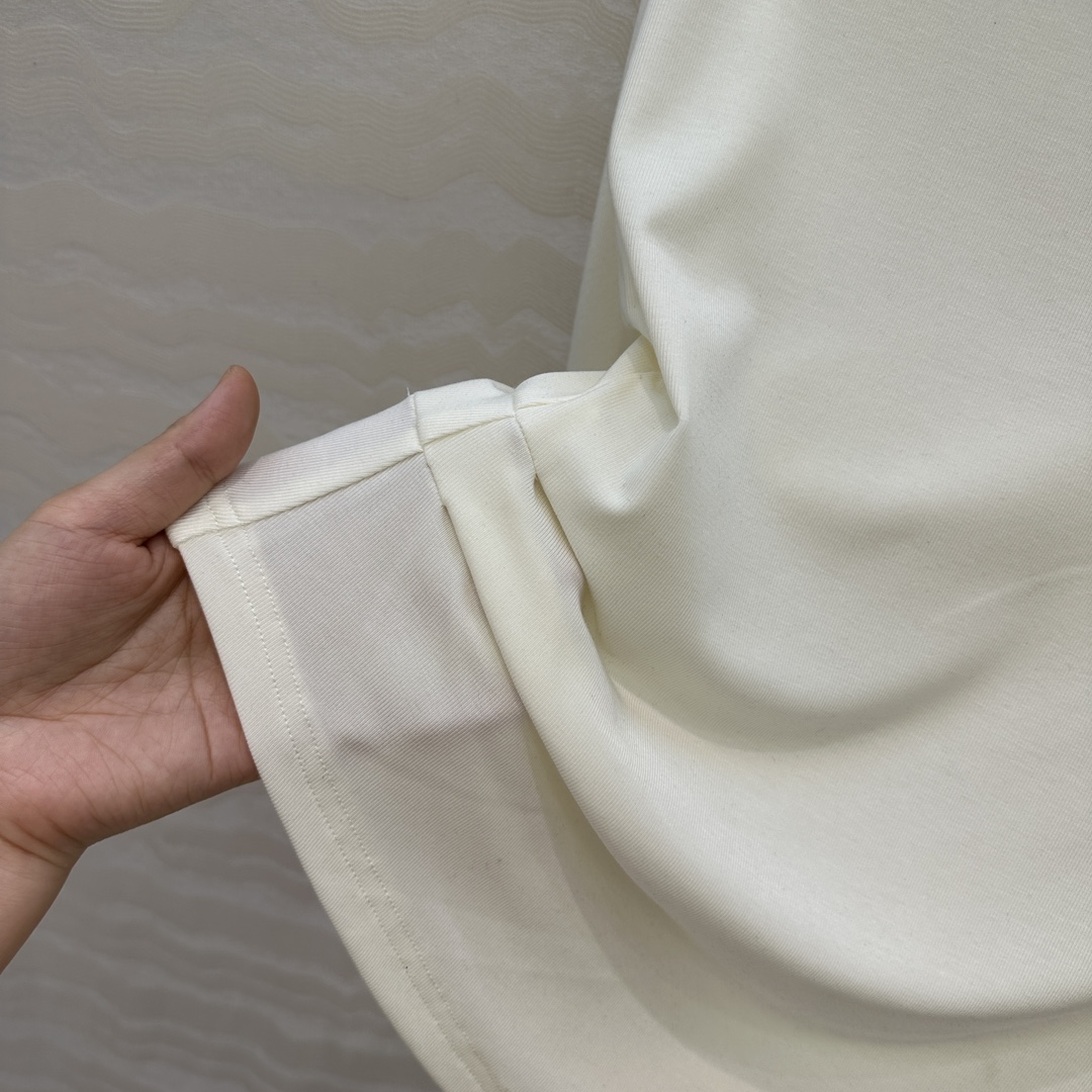 独家首发❤️原单品质，Row风纸片人穿搭！进口天丝羊毛斜肩一字领上衣！减龄小性感超级显瘦神器！极简叠搭单