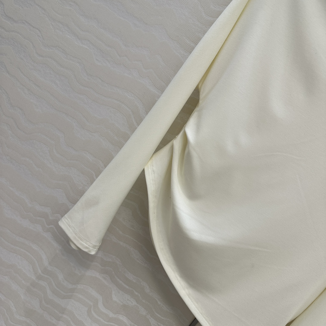 独家首发❤️原单品质，Row风纸片人穿搭！进口天丝羊毛斜肩一字领上衣！减龄小性感超级显瘦神器！极简叠搭单