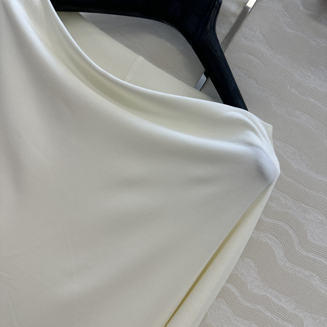 独家首发❤️原单品质，Row风纸片人穿搭！进口天丝羊毛斜肩一字领上衣！减龄小性感超级显瘦神器！极简叠搭单