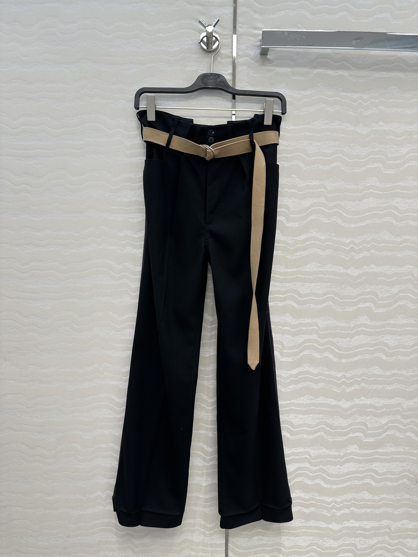 独家首发，高端原单品质❤️马吉MM时髦精穿搭！不规则花苞捏褶工装直筒裤！配送卡其色布腰带，痞帅天花板解构