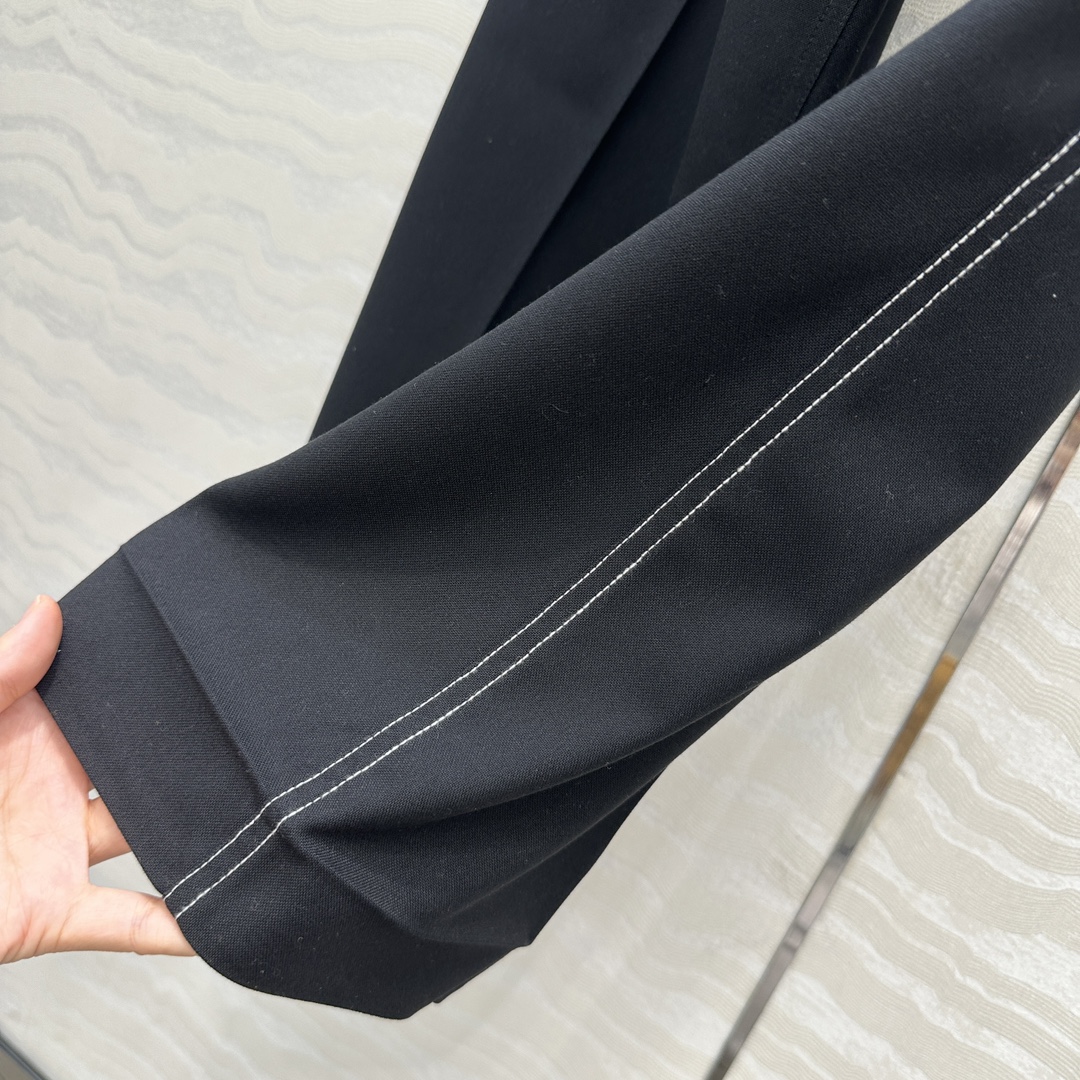 独家首发，高端原单品质❤️马吉MM时髦精穿搭！不规则花苞捏褶工装直筒裤！配送卡其色布腰带，痞帅天花板解构