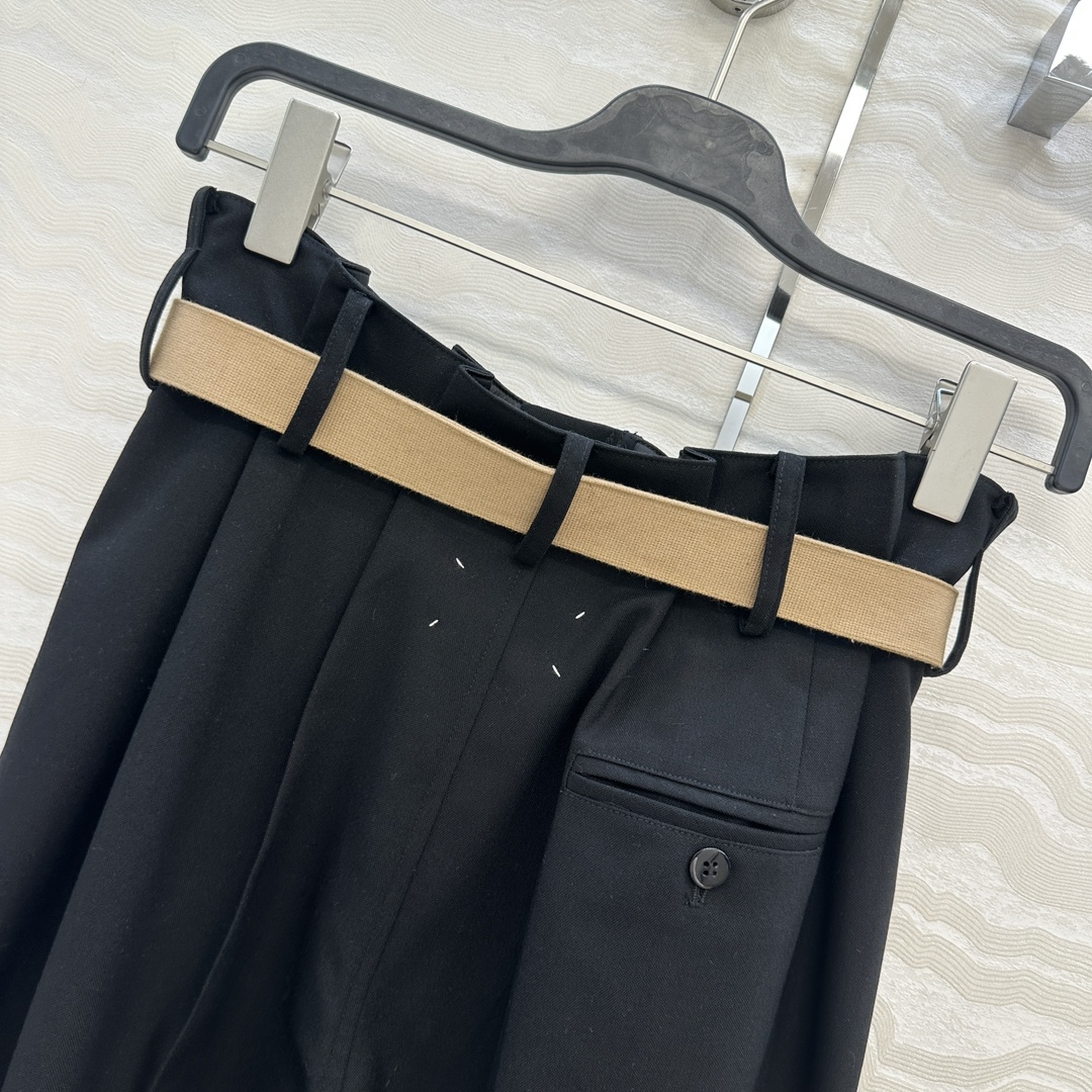 独家首发，高端原单品质❤️马吉MM时髦精穿搭！不规则花苞捏褶工装直筒裤！配送卡其色布腰带，痞帅天花板解构