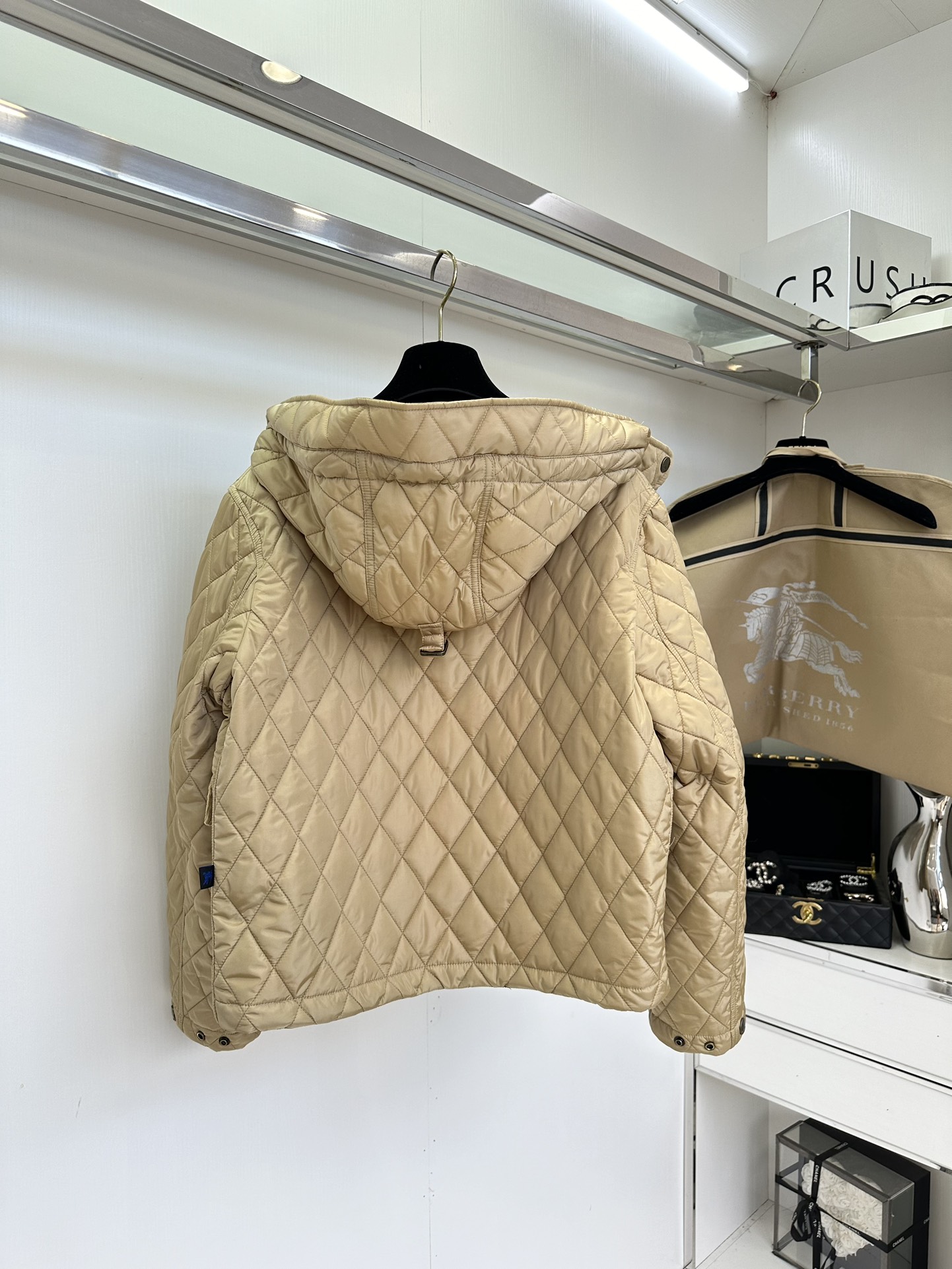 25 F 巴宝莉25秋冬最新款经典棉服，复古菱格设计，压线格工艺，不跑棉固定效果非常好，内衬是巴宝莉经典