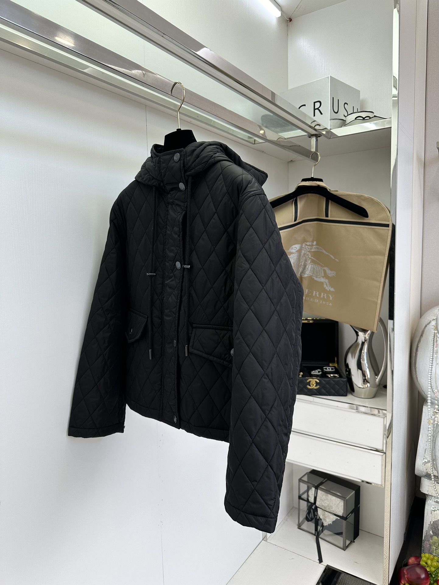 25 F 巴宝莉25秋冬最新款经典棉服，复古菱格设计，压线格工艺，不跑棉固定效果非常好，内衬是巴宝莉经典