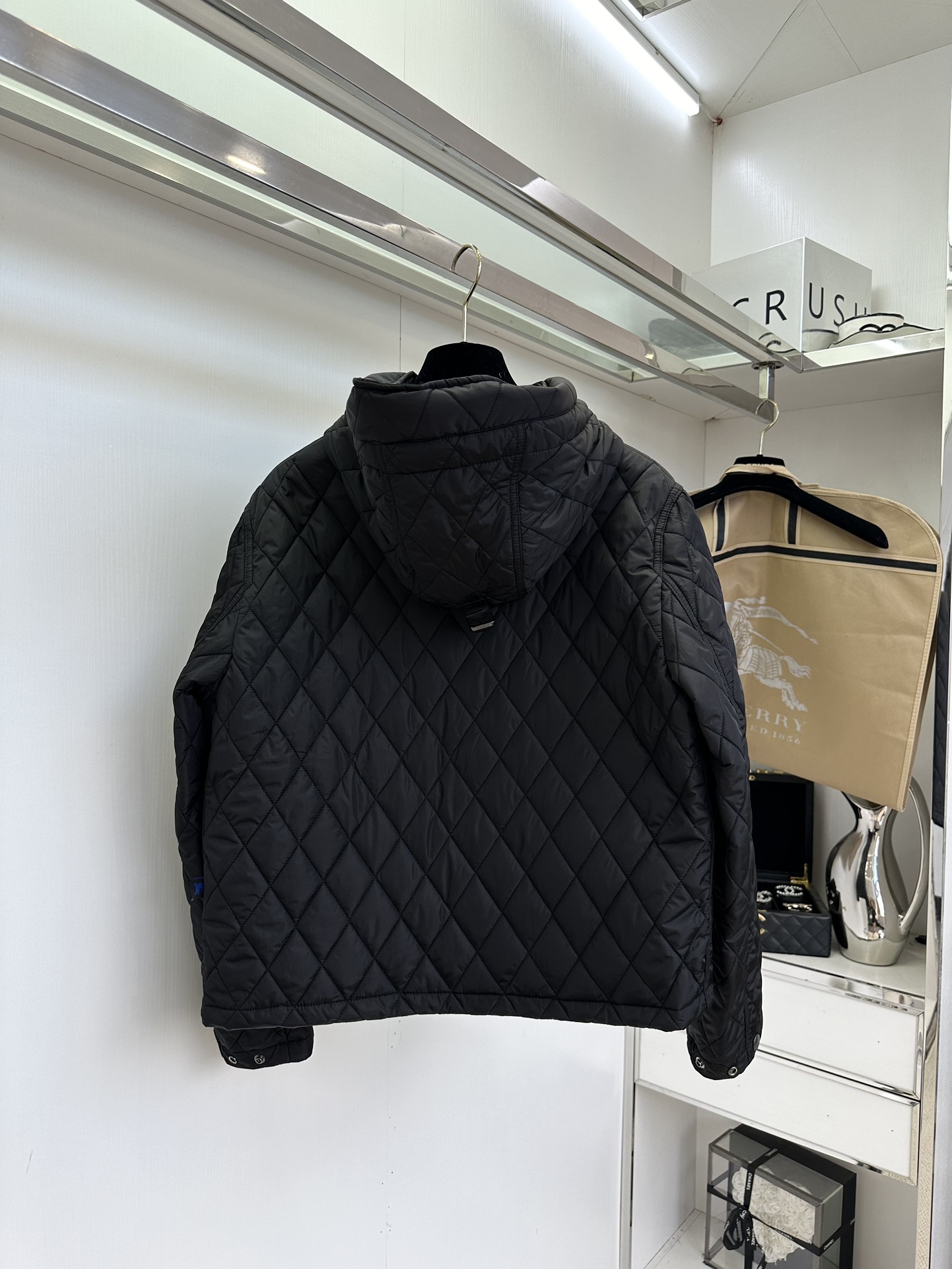 25 F 巴宝莉25秋冬最新款经典棉服，复古菱格设计，压线格工艺，不跑棉固定效果非常好，内衬是巴宝莉经典