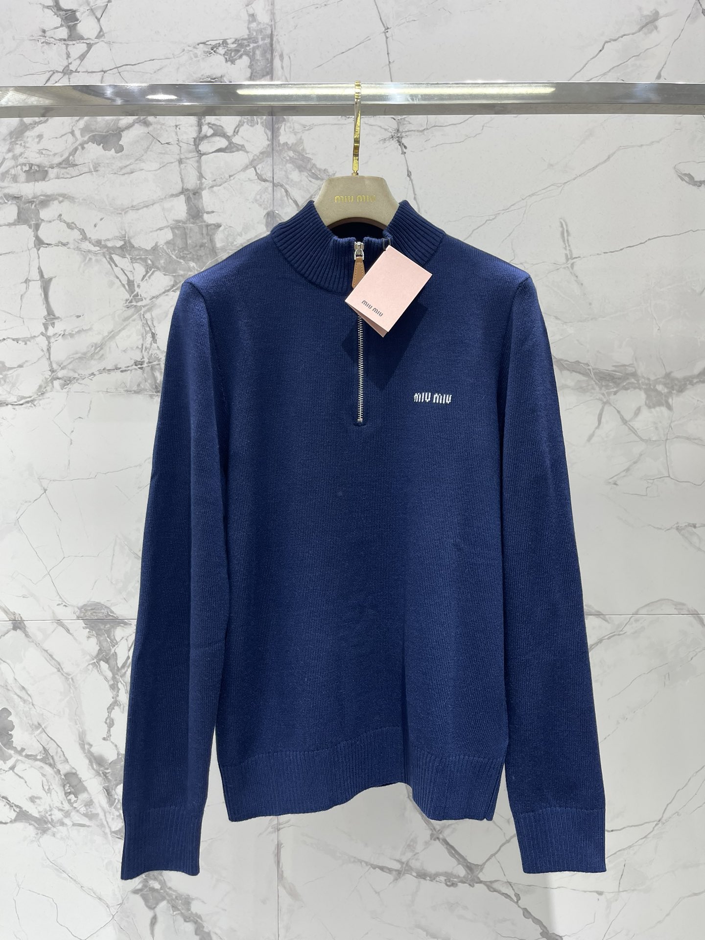 𝗠𝗜𝗨𝗠𝗜𝗨*缪缪早秋新款女士长袖半拉链毛衣针织衫简直是温柔与时尚的完美碰撞💥穿上它你就是早秋街头的甜酷